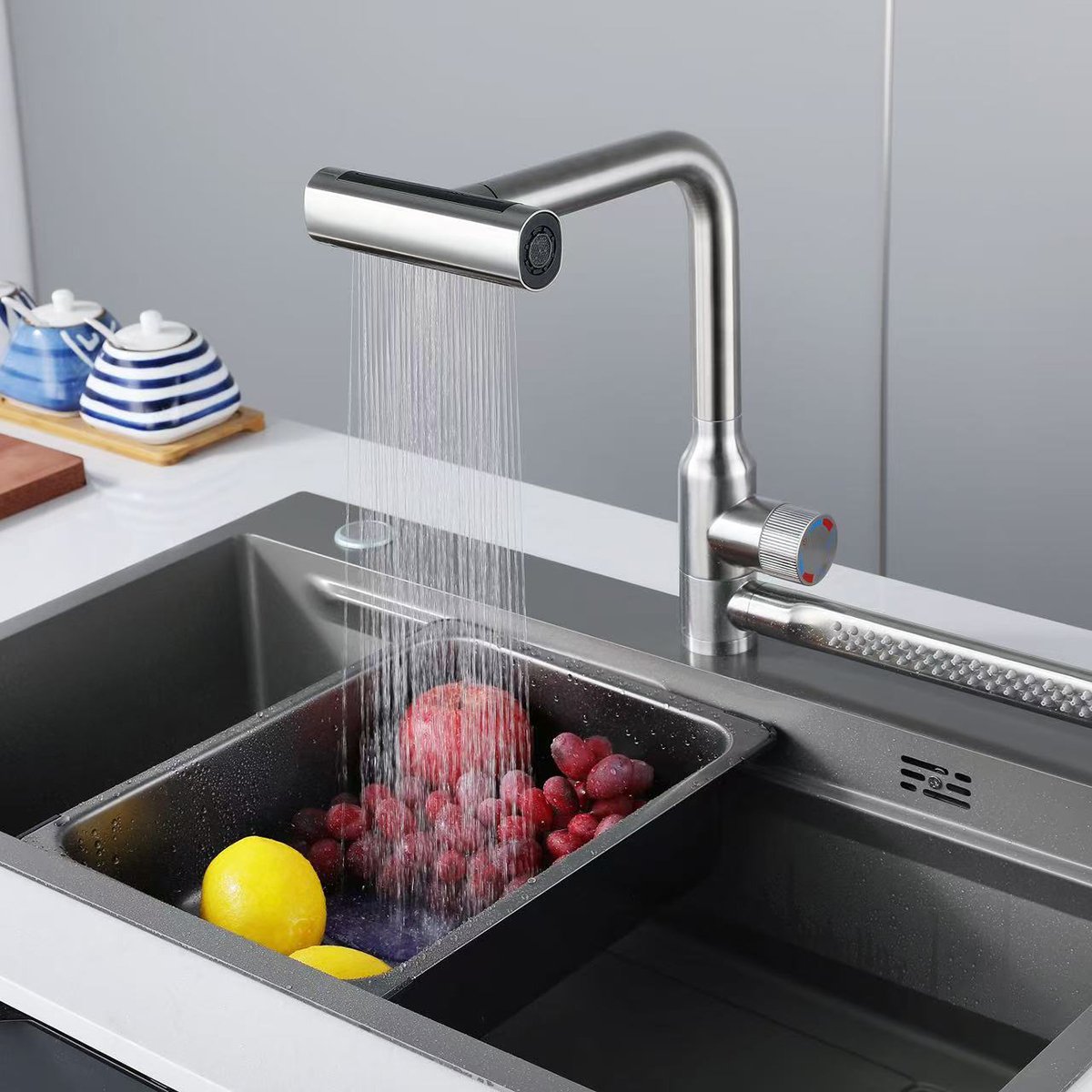 HMR - 720° Rotating Pull-Out Design Swivel Waterfall Kitchen Faucet