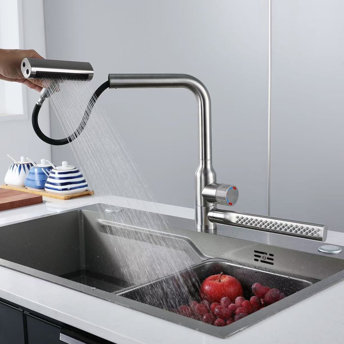 HMR - 720° Rotating Pull-Out Design Swivel Waterfall Kitchen Faucet