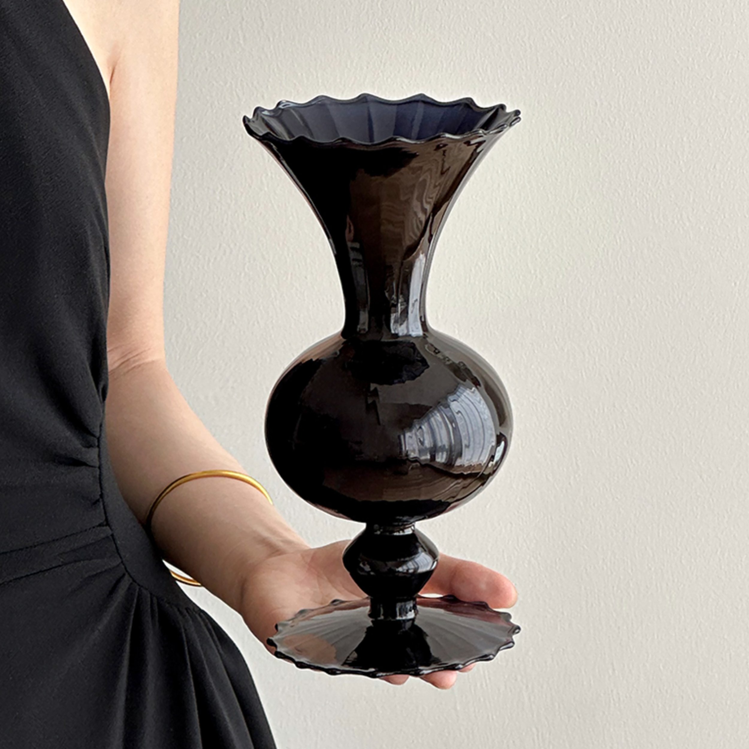 HMR - Modern Rose Artificial Flowers Arrangement in Black Vase Set