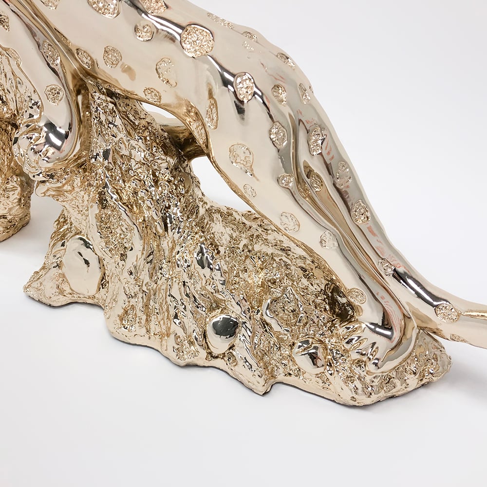 HMR - Gold Electroplating Cheetah Mute Imitation Diamond Resin Table Clock Home Decoration