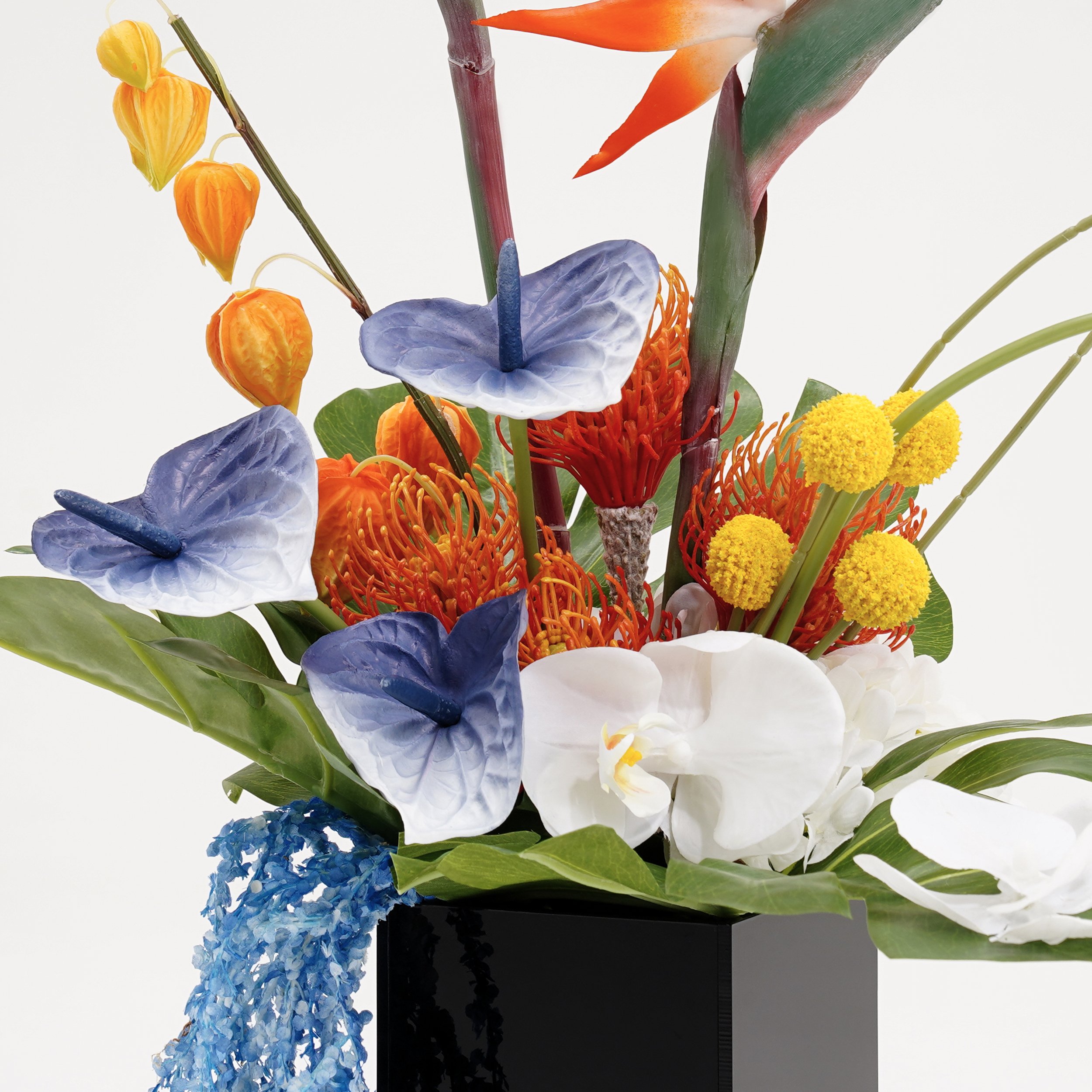 HMR - Modern Iris Artificial Flowers Arrangement in Vase Black Acrylic Vase Fake Flower Decor