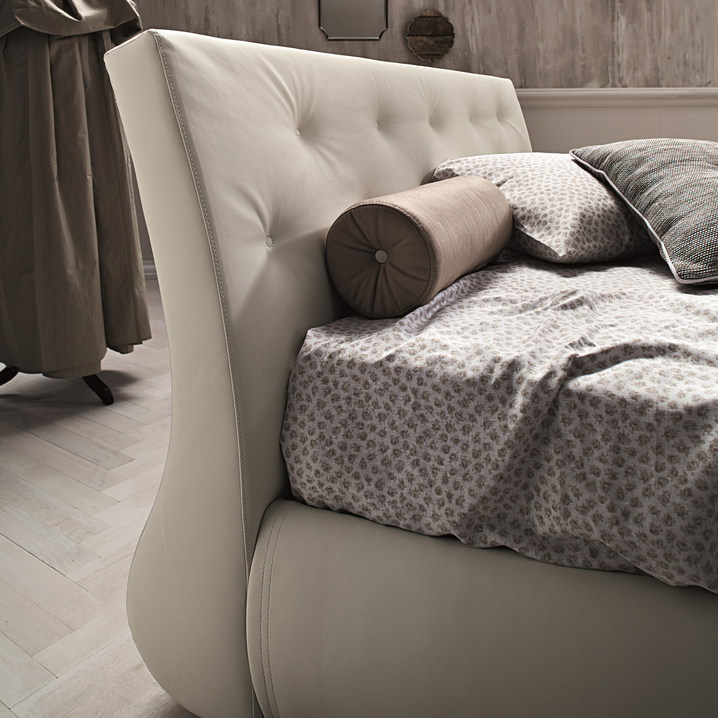 J&M Gap Queen Storage Bed - White