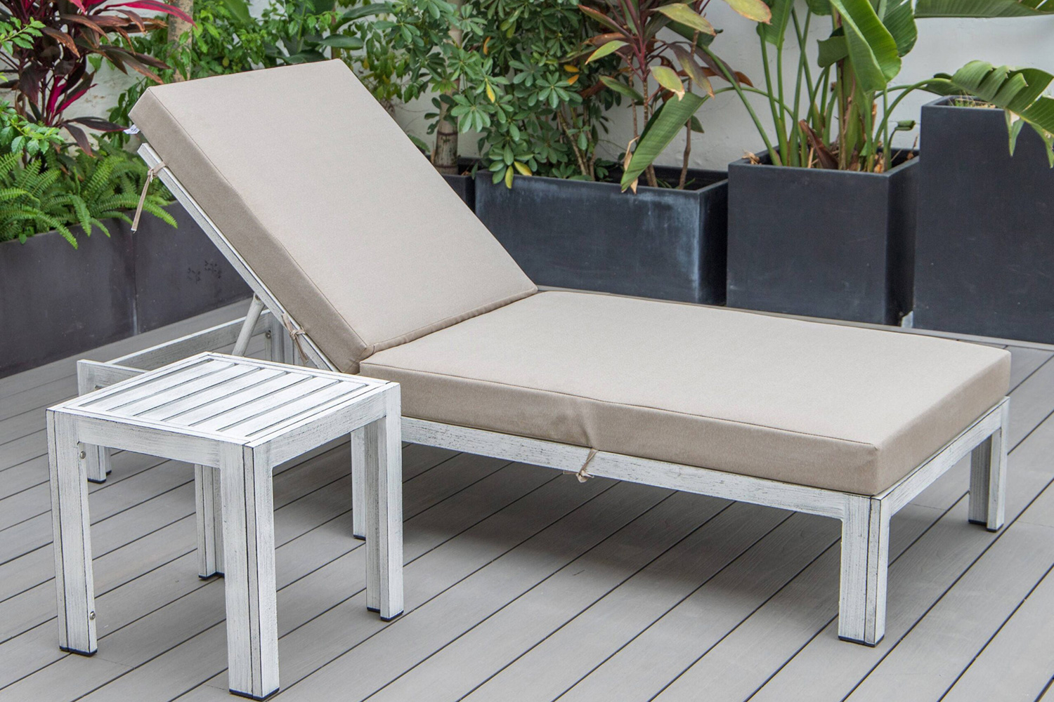 LeisureMod Chelsea Modern Outdoor Weathered Gray Chaise Lounge Chair with Side Table and Cushions - Beige