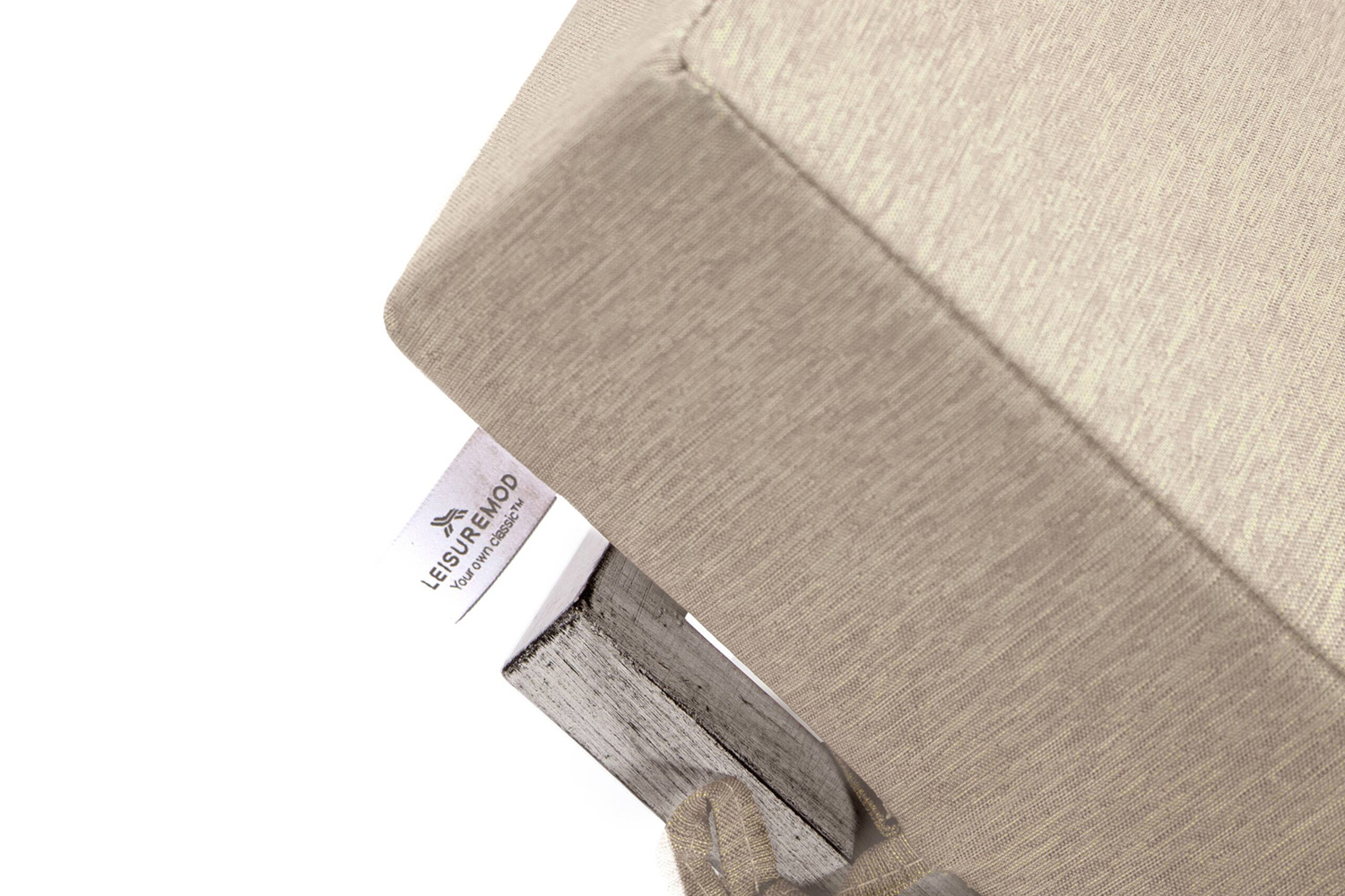 LeisureMod Chelsea Modern Outdoor Weathered Gray Chaise Lounge Chair with Side Table and Cushions - Beige