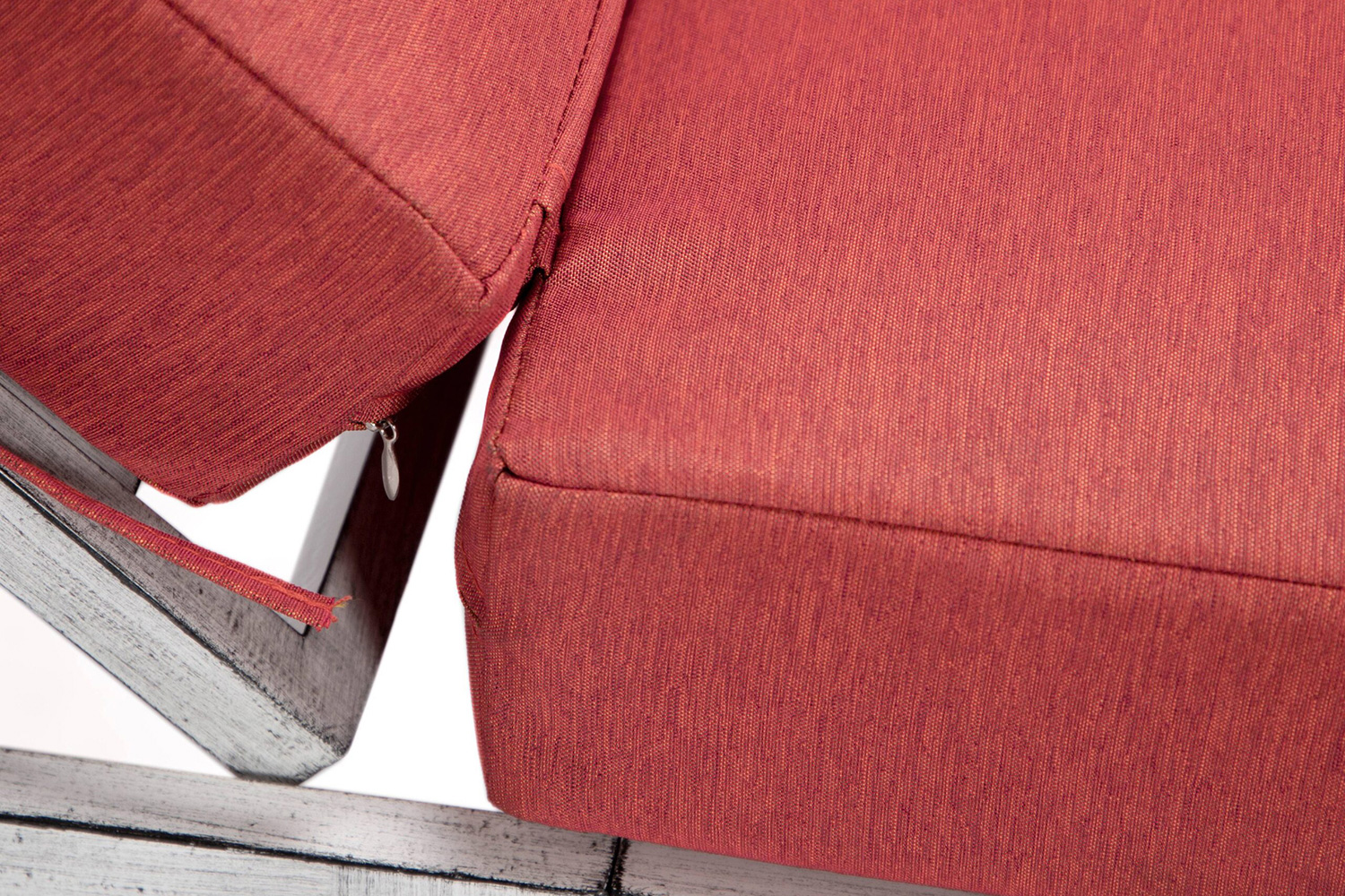 LeisureMod Chelsea Modern Outdoor Weathered Gray Chaise Lounge Chair with Cushions - Red