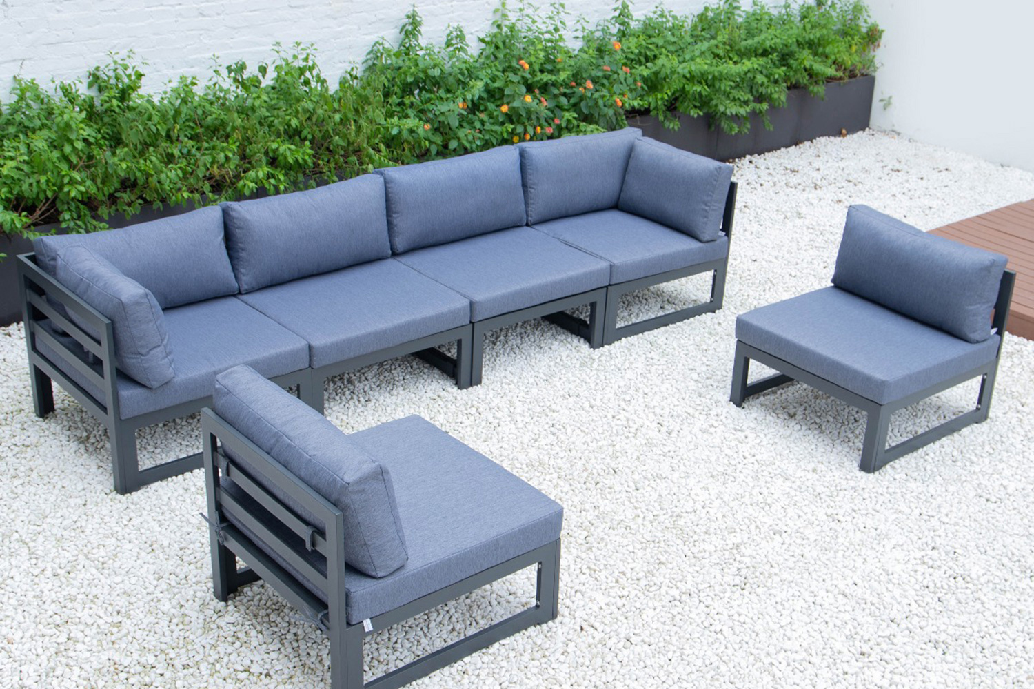 LeisureMod Chelsea 6-Piece Patio Sectional In Black Aluminum with Cushions - Blue