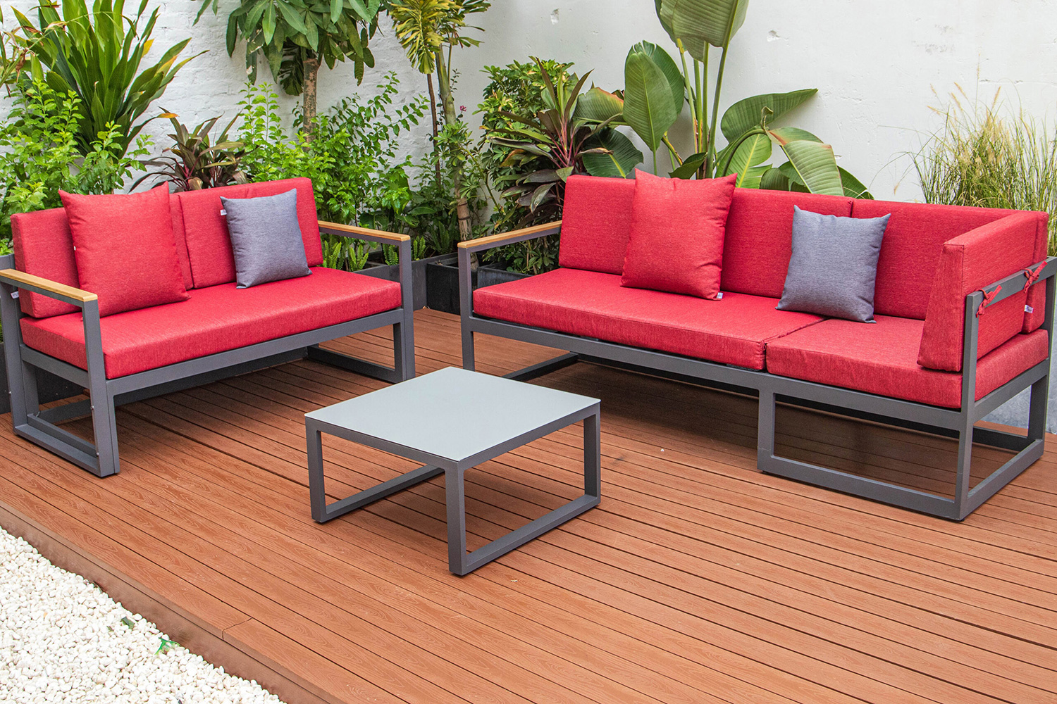 LeisureMod Chelsea Black Sectional with Adjustable Headrest and Coffee Table with Two Tone Cushions - Red
