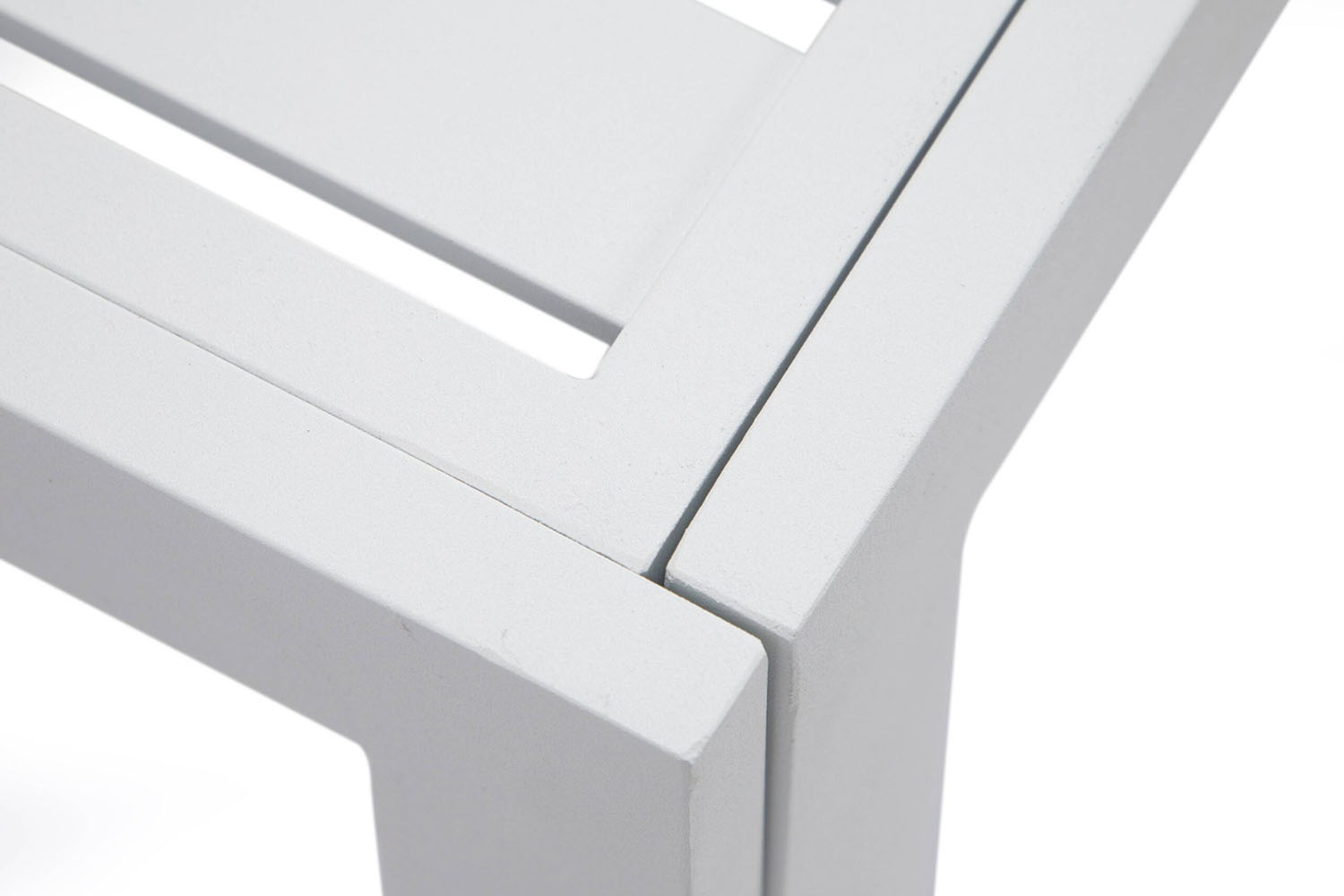 LeisureMod Chelsea Modern Aluminum Patio Side Table - White