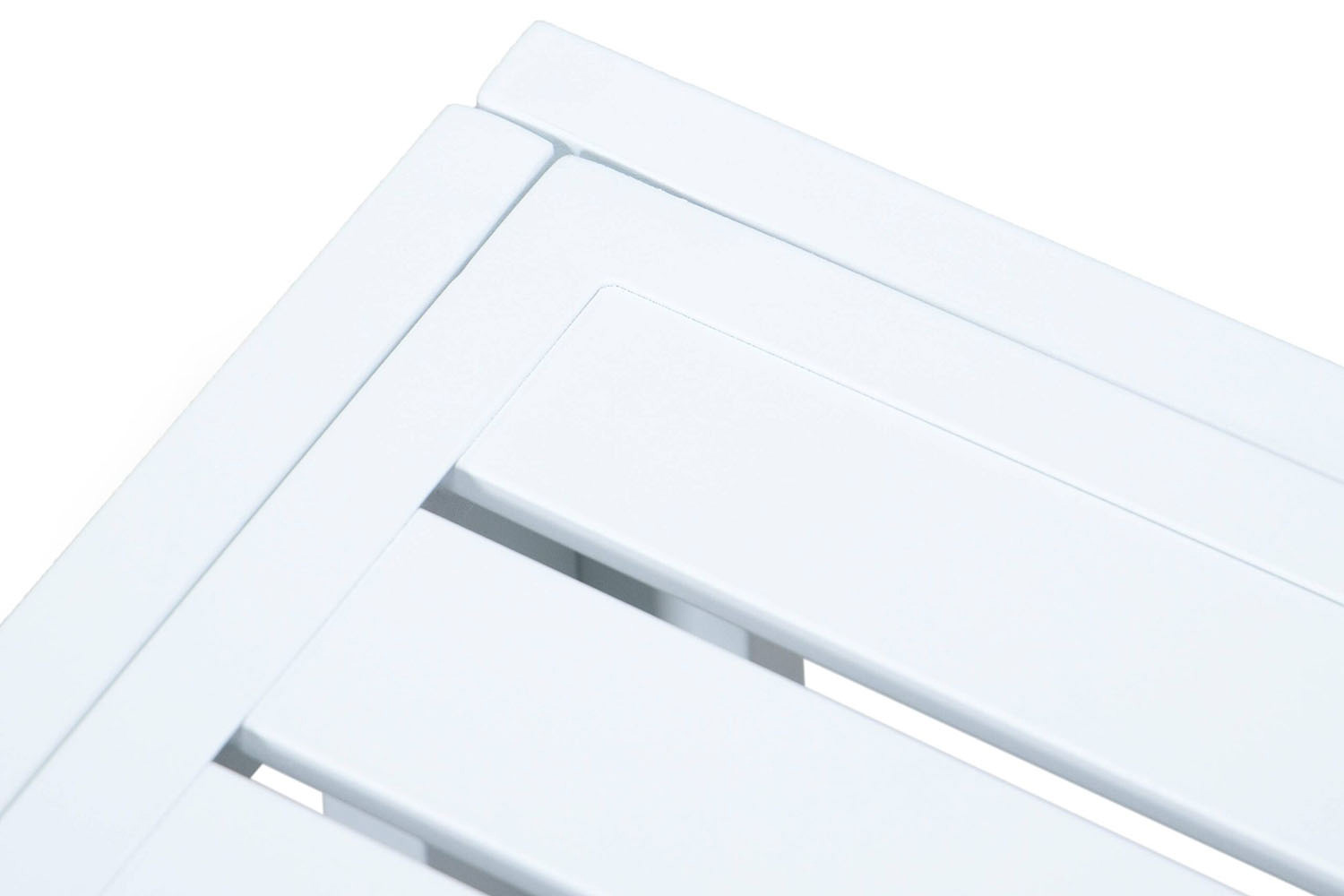 LeisureMod Chelsea Aluminum Patio Coffee Table - White