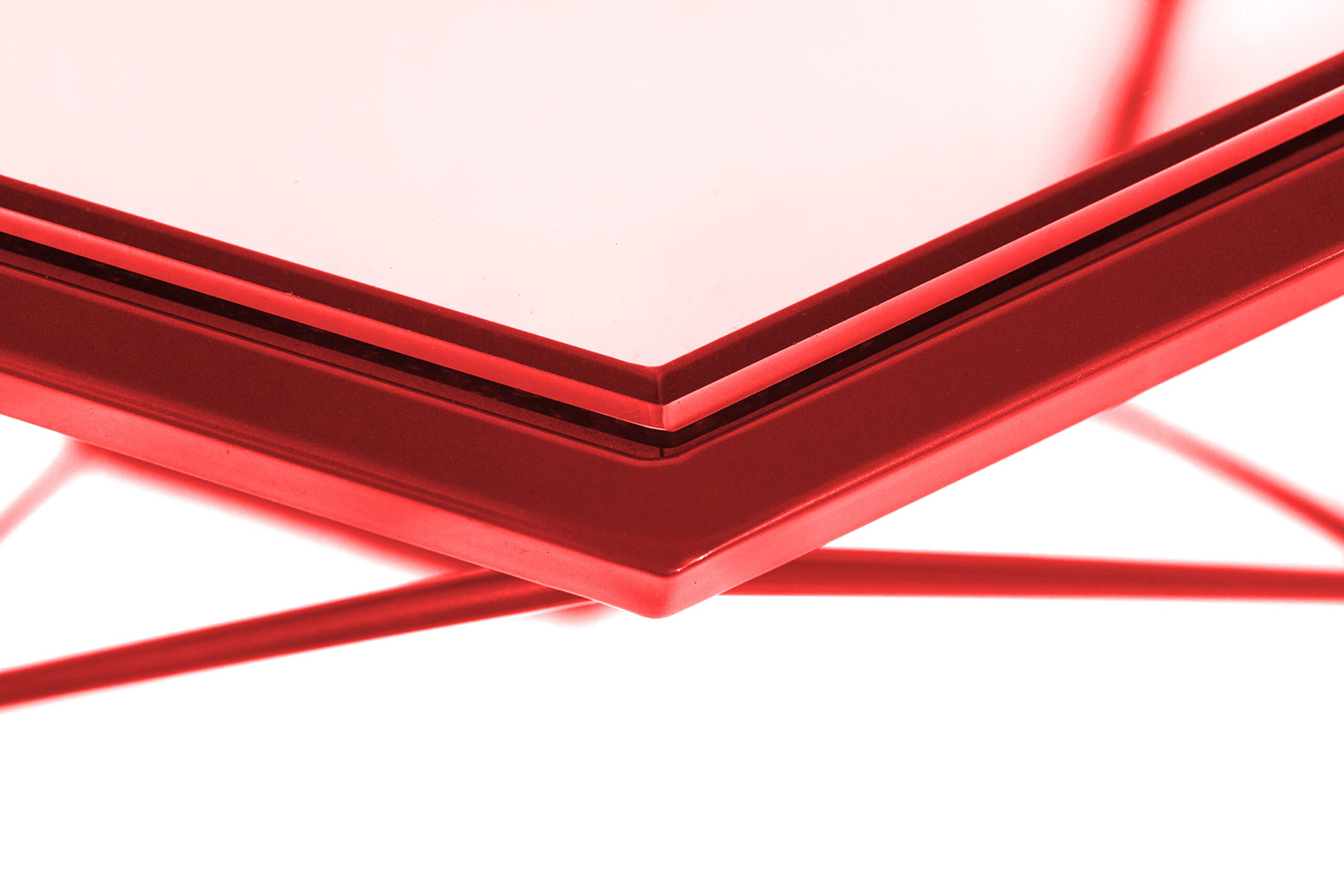 LeisureMod Malibu Modern Octagon Glass Top Coffee Table/End Table with Gold Metal Base - Red