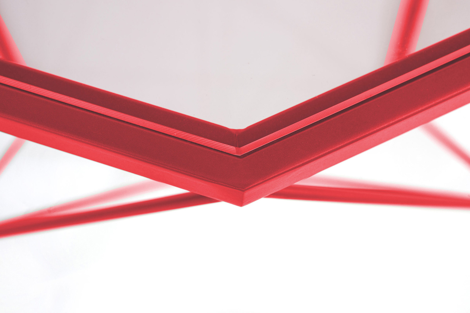 LeisureMod Malibu Modern Octagon Glass Top Coffee Table with Gold Metal Base - Red
