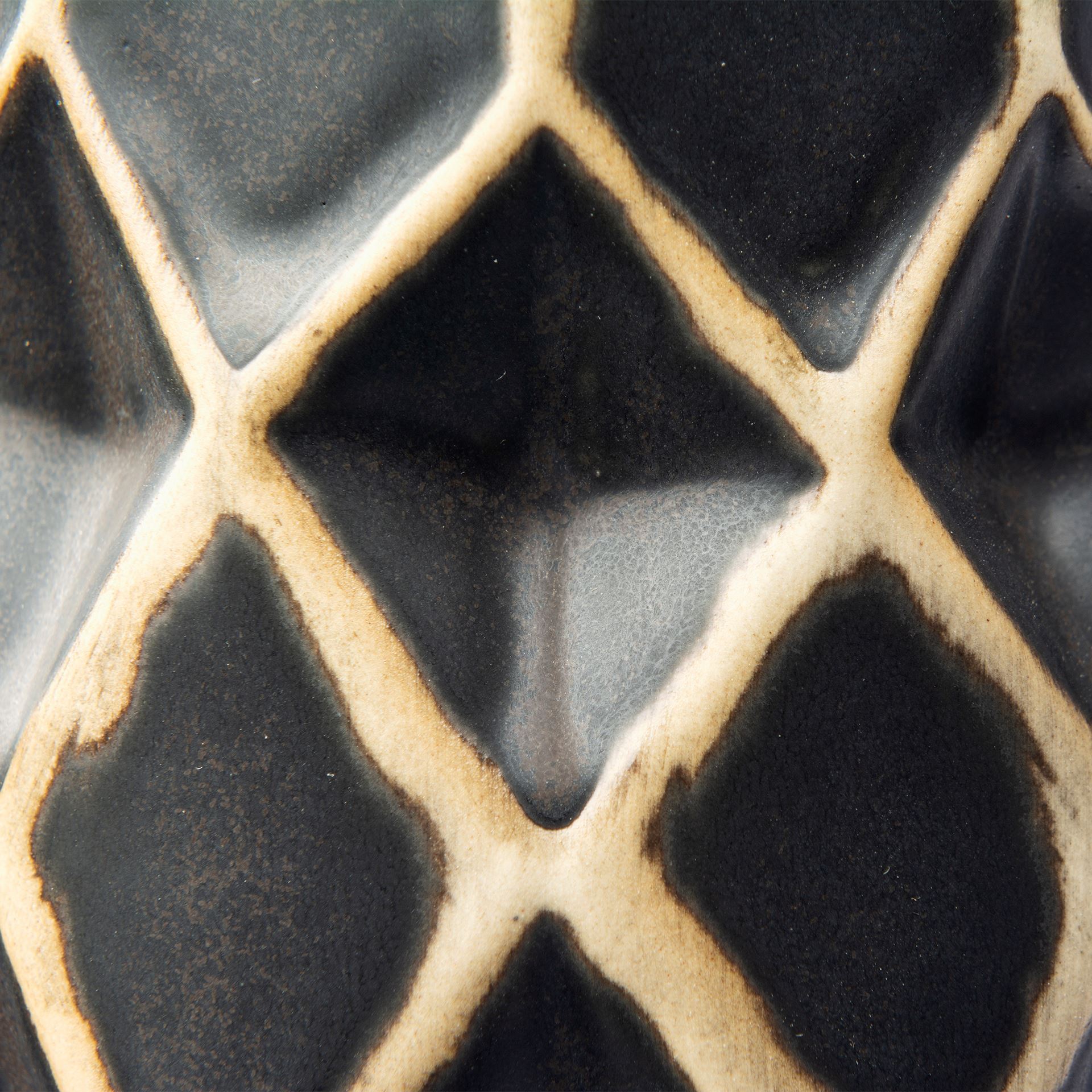 Mercana - Teulia Vase in Black/Gold, Ceramic