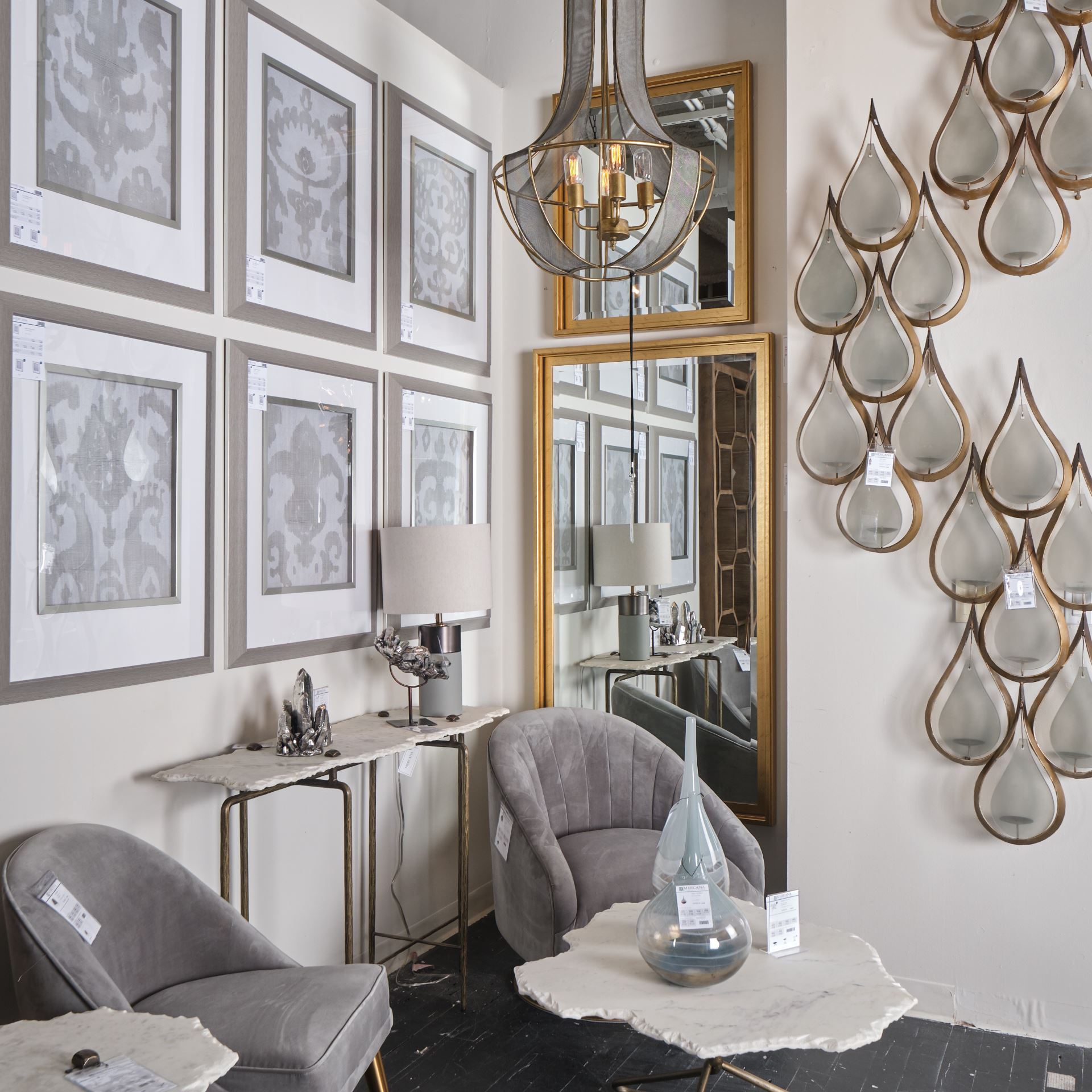 Mercana - Pinera Console Table in Gold/White, Iron