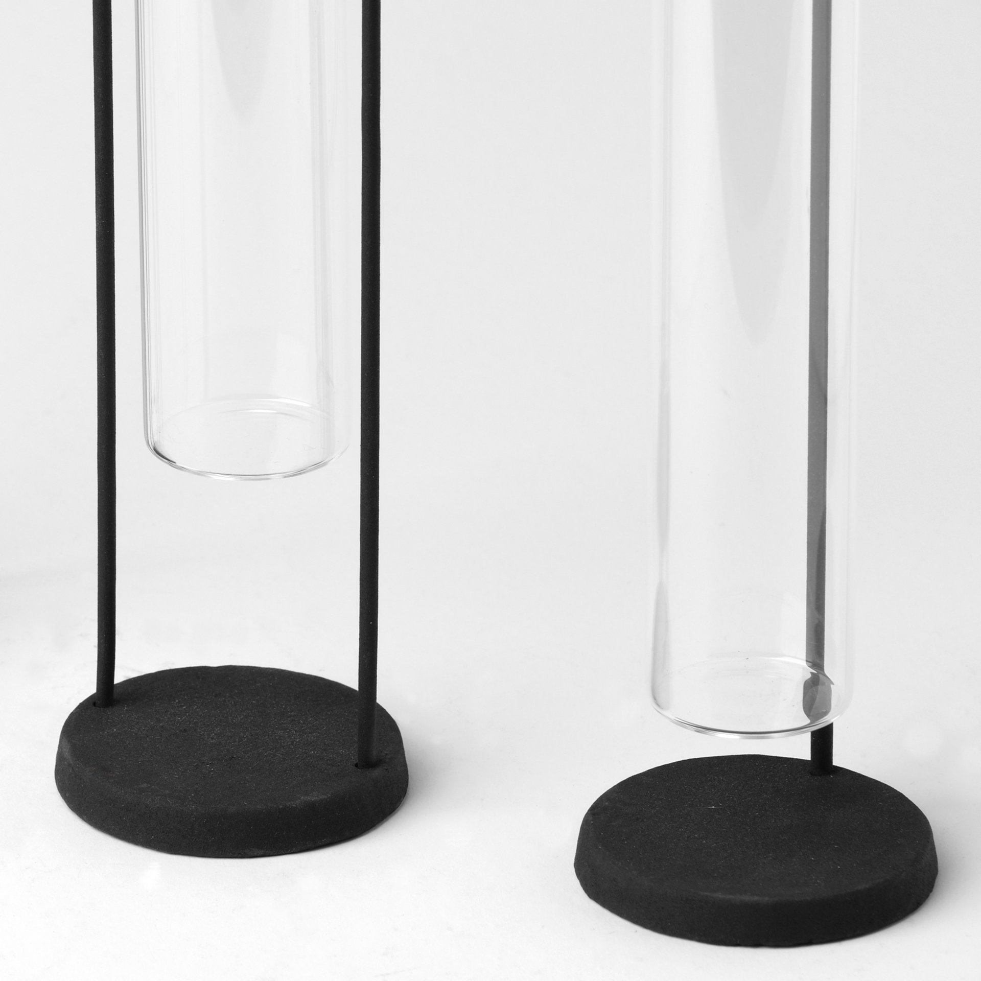 Mercana - Beeker Vase in Black, Metal