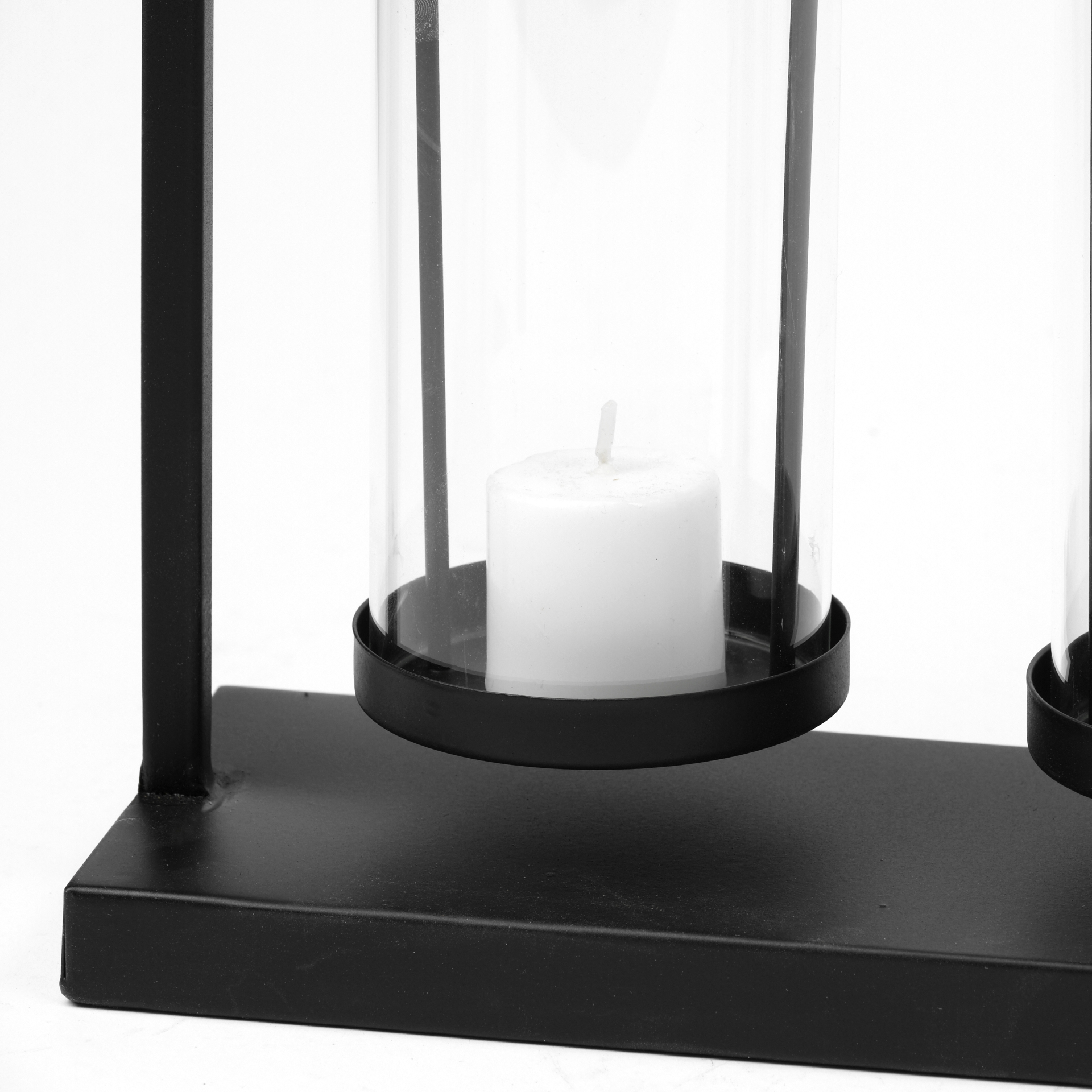 Mercana - Erlen Candle Holder in Black, Metal