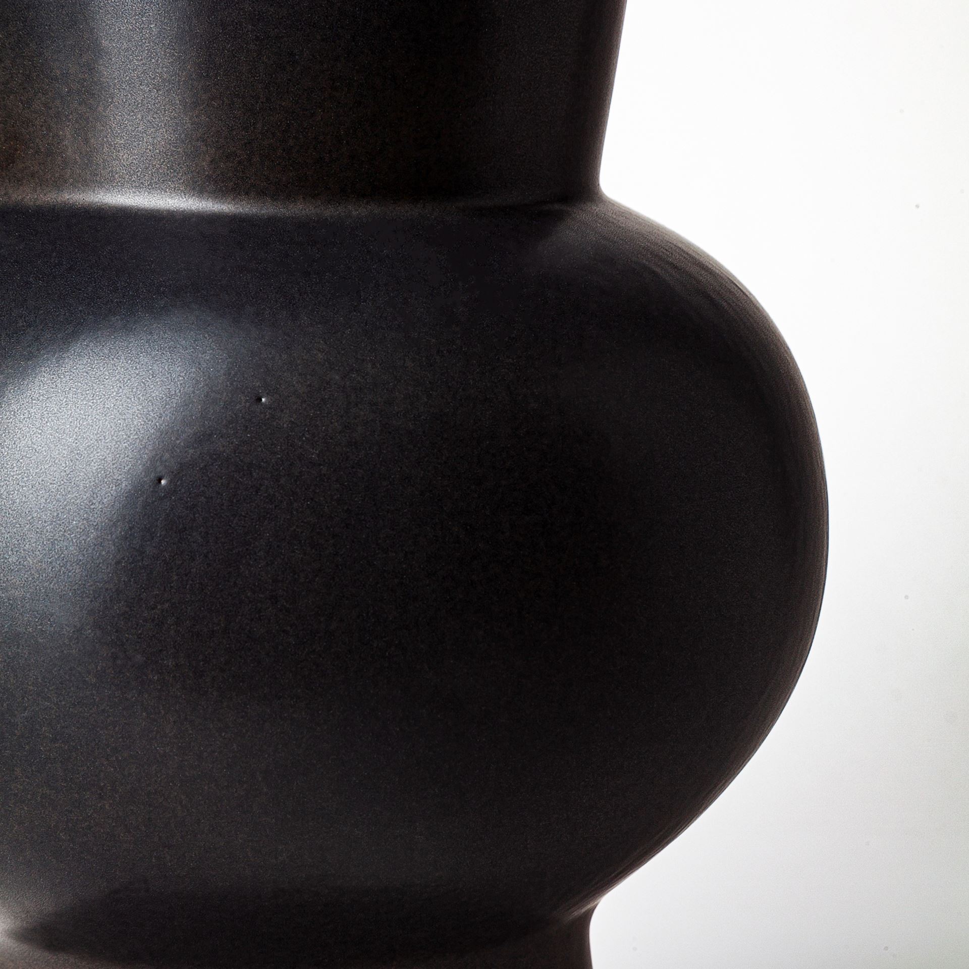 Mercana Laforge Black Vase - Black, H11"