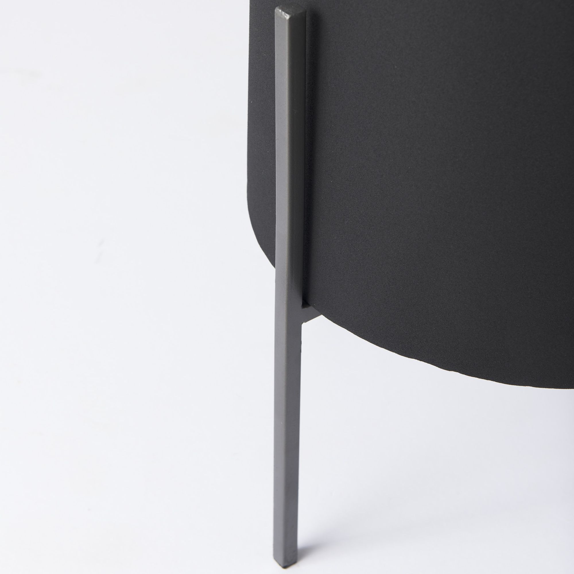 Mercana - Claypoole Black Plant Stands (Set of 3)