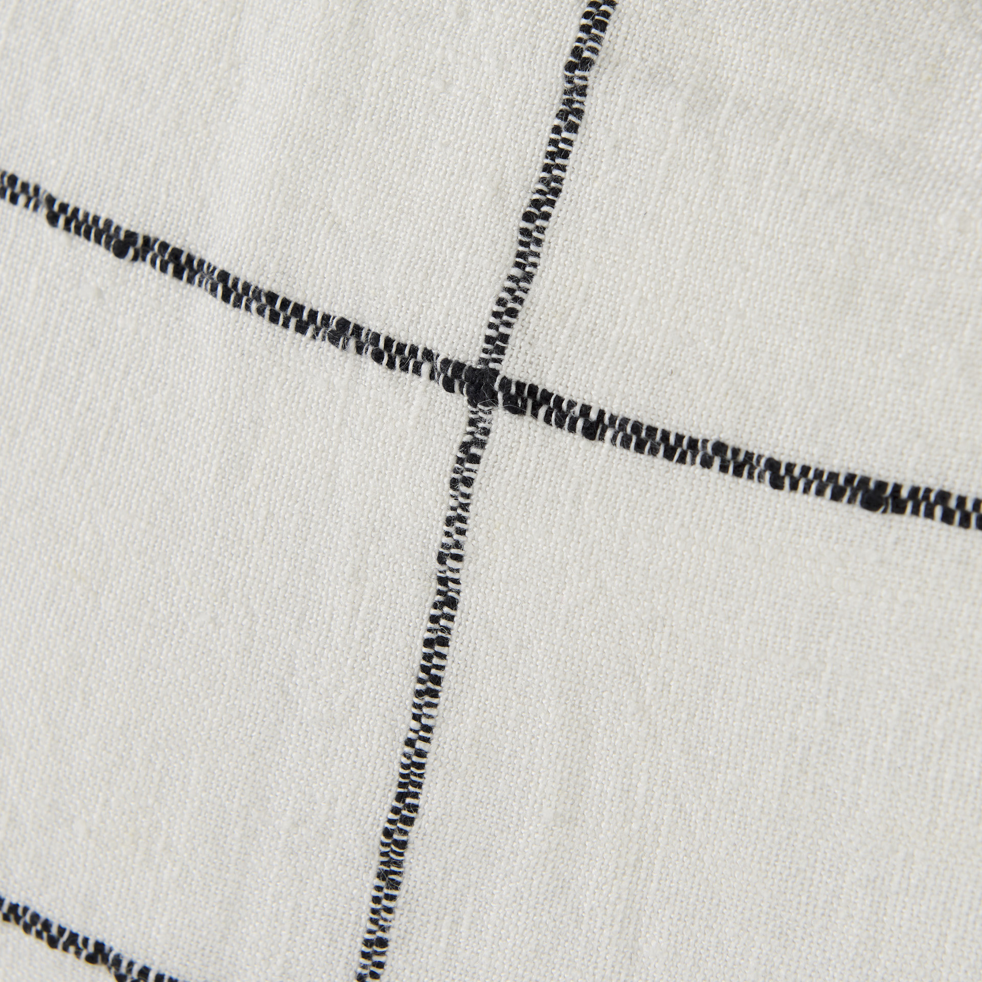 Mercana Suzanne Pillow - White/Black, 22x22