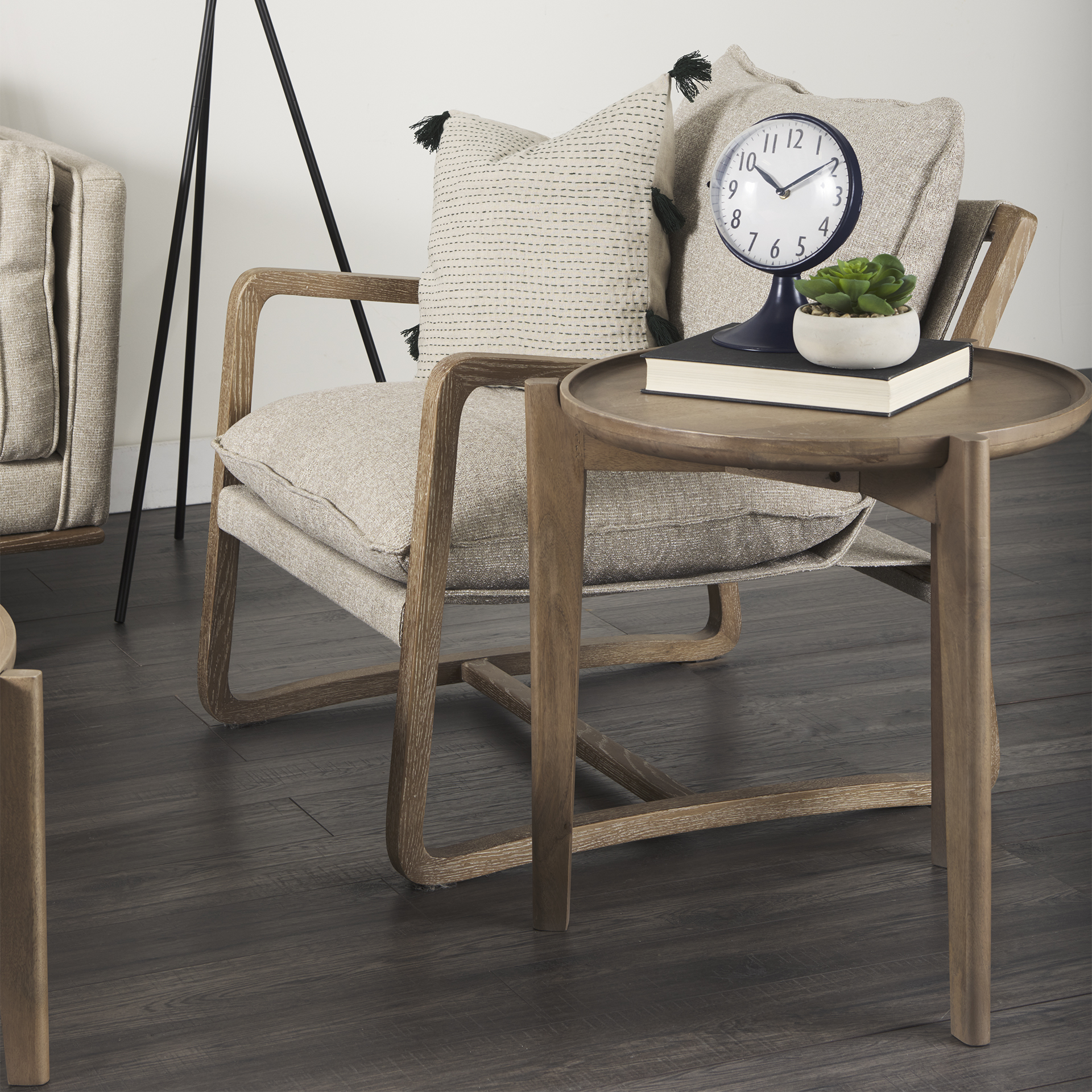 Mercana - Cleaver Accent Table in Brown, Solid Wood