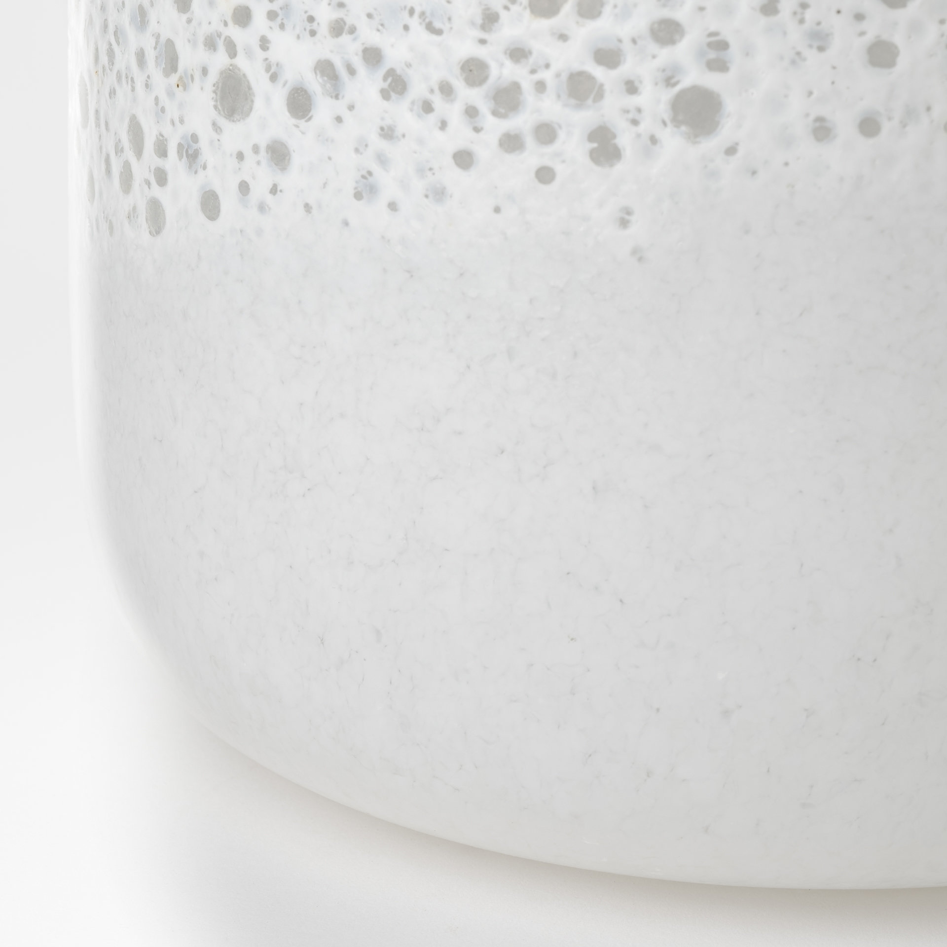 Mercana - Pearl Vase in White, Resin