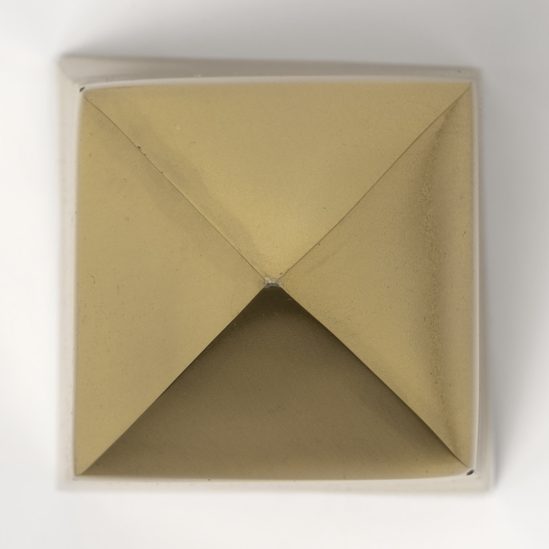 Mercana - Giza Object in Gold, Metal