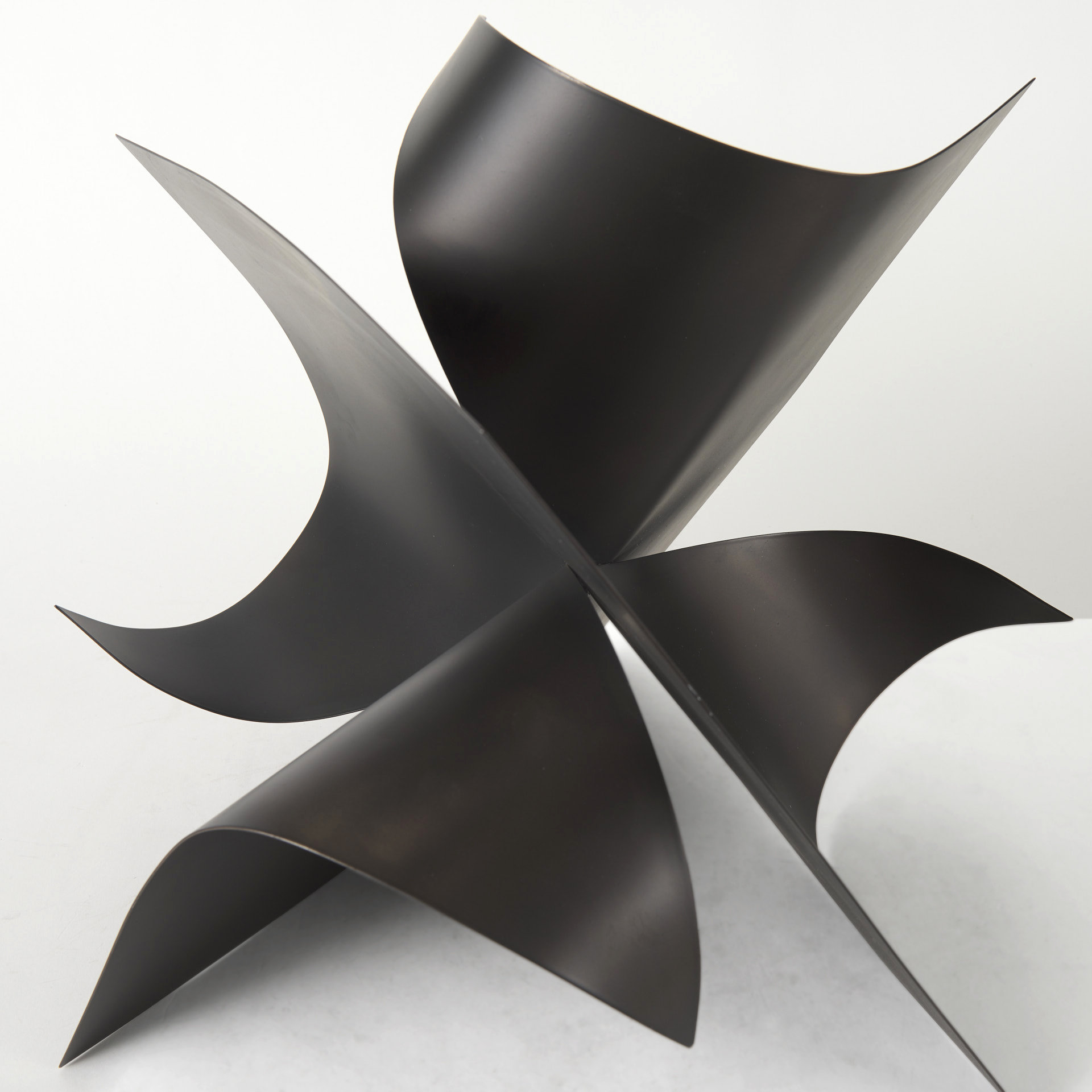 Mercana Francesca Large Object - Black, Metal