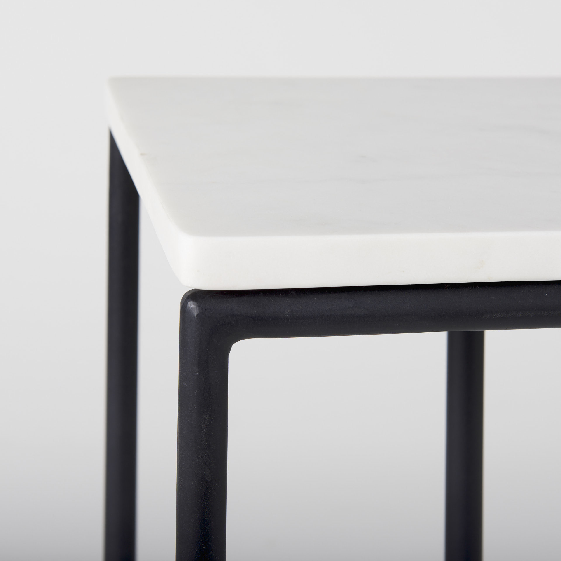 Mercana - Kyra End Table in Black, Metal