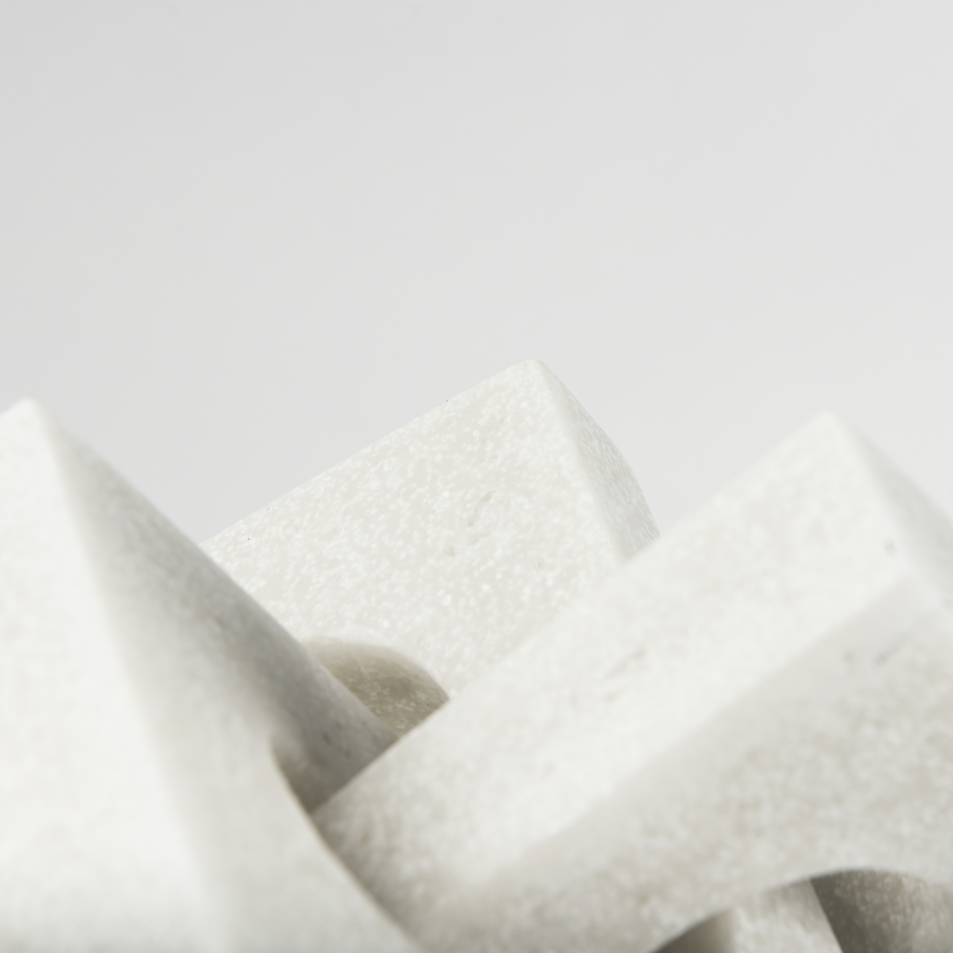 Mercana Linx Small Object - White, Resin