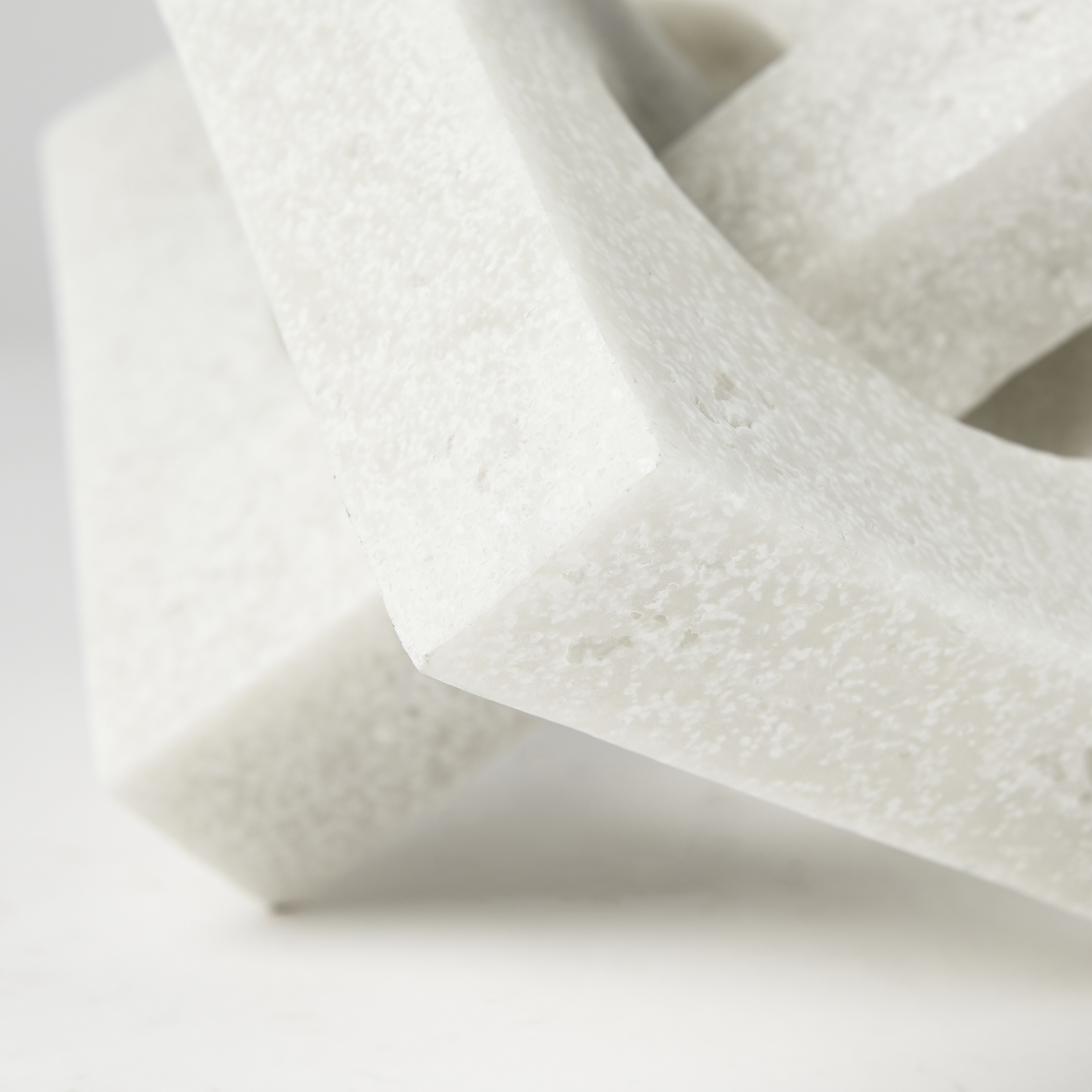 Mercana Linx Small Object - White, Resin
