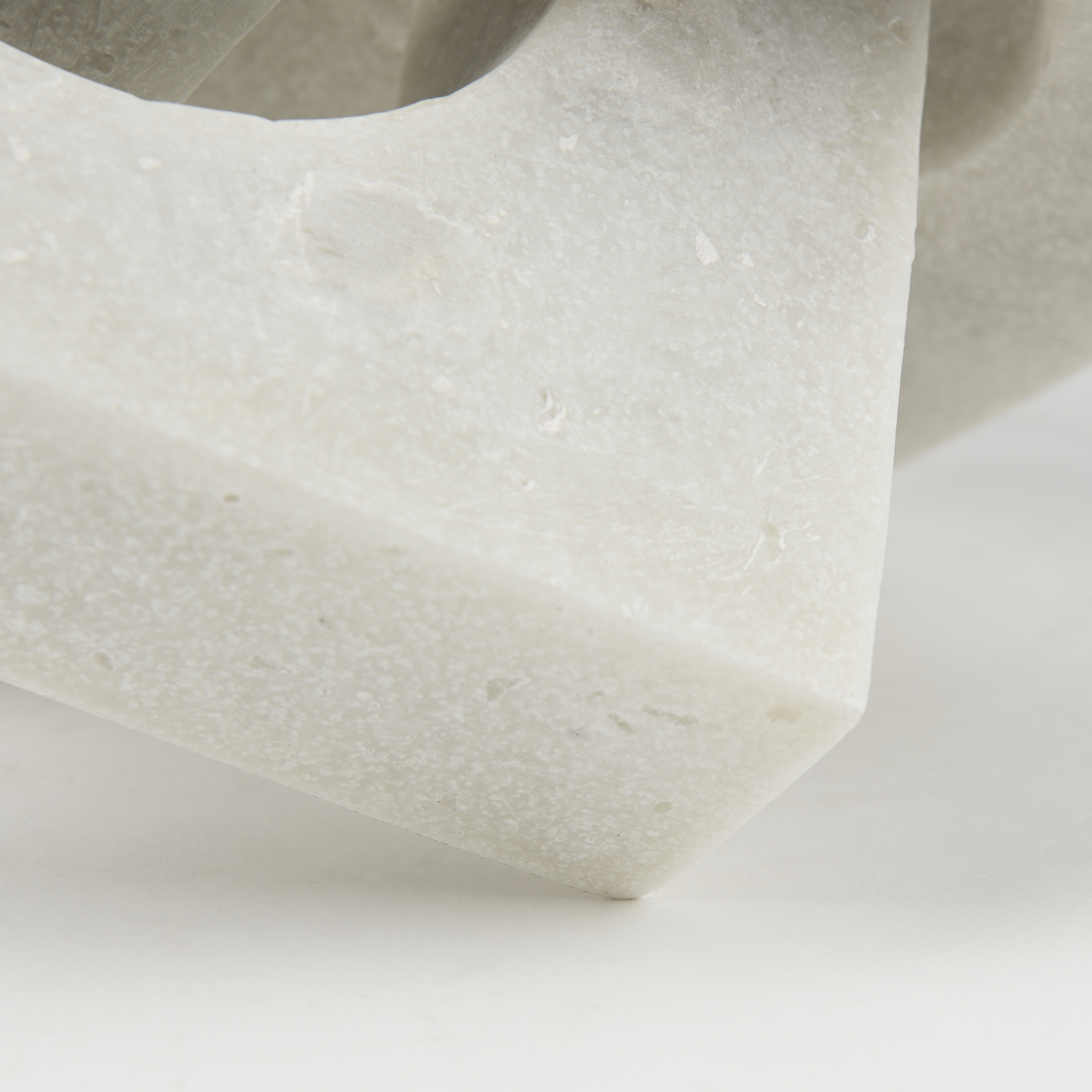 Mercana Linx Large Object - White, Resin