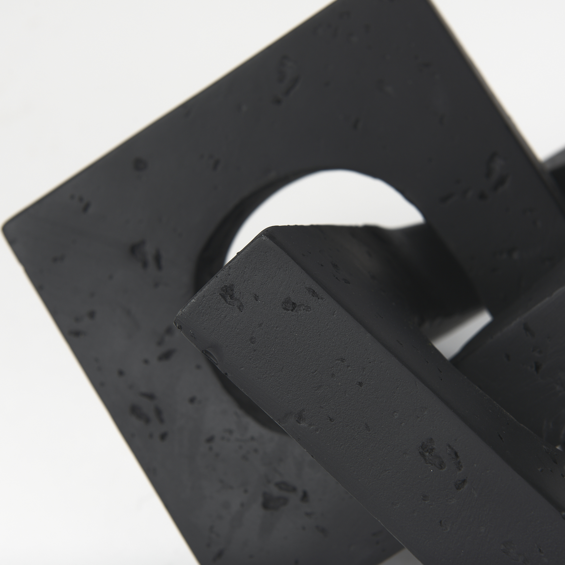 Mercana Linx Small Object - Black, Resin
