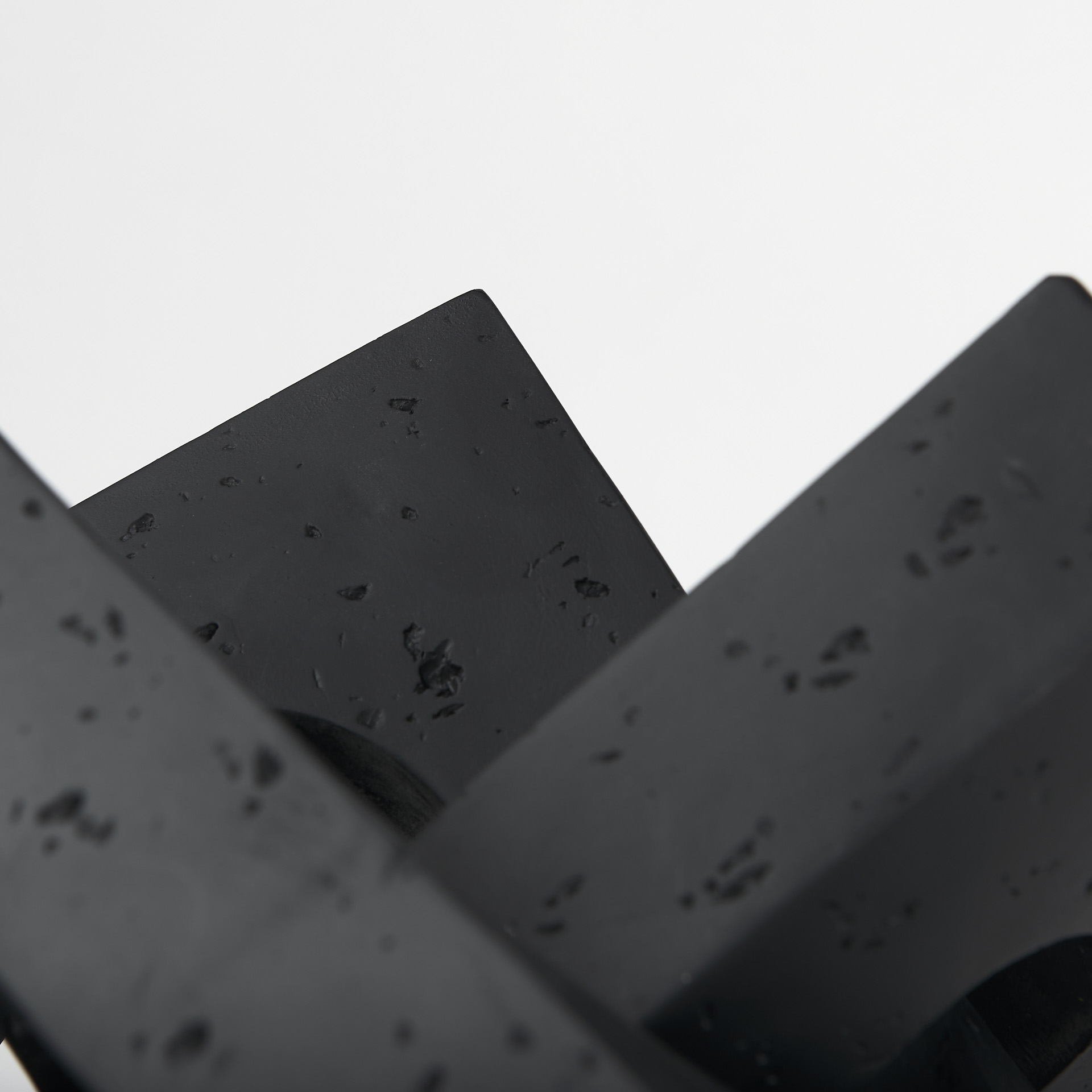 Mercana Linx Large Object - Black, Resin
