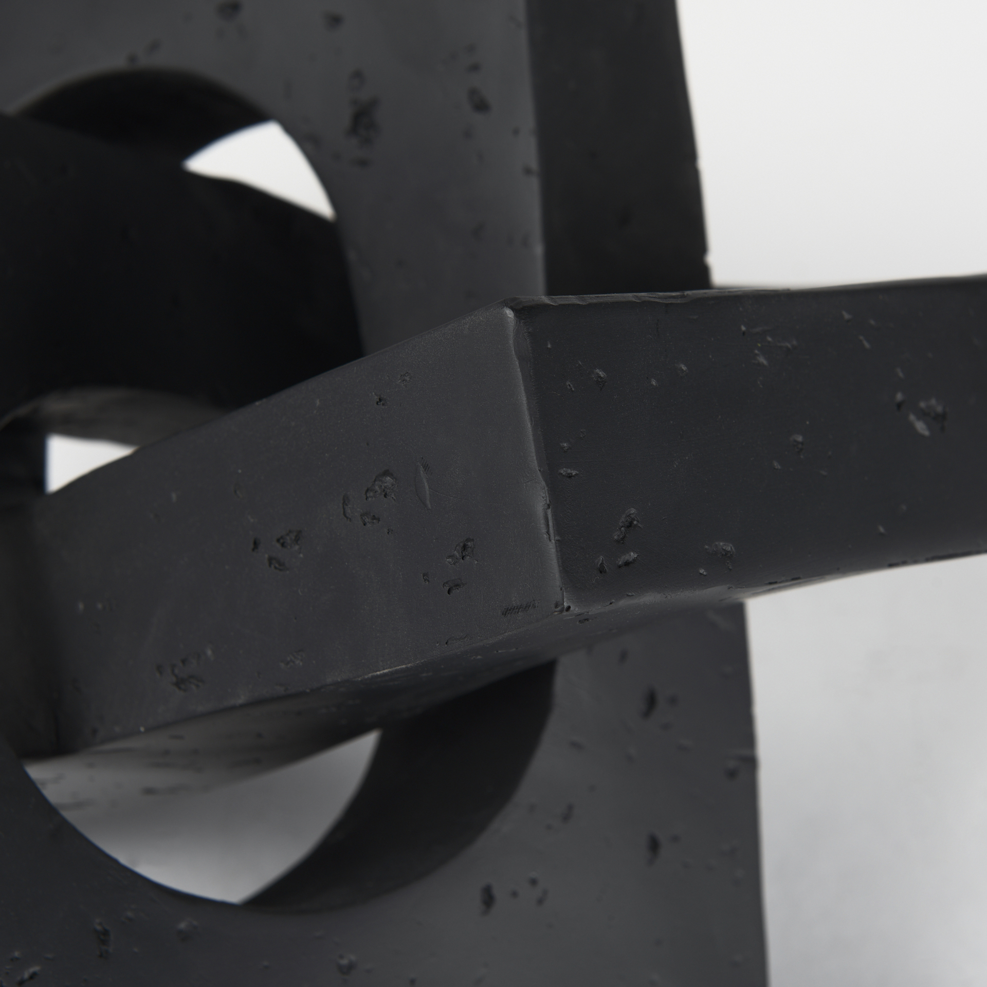 Mercana Linx Large Object - Black, Resin
