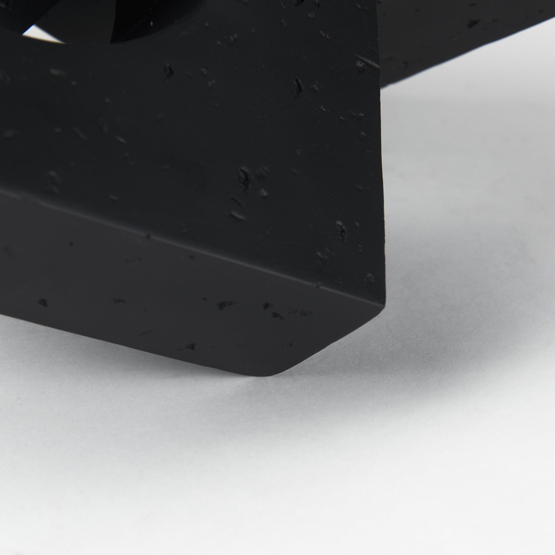 Mercana Linx Large Object - Black, Resin