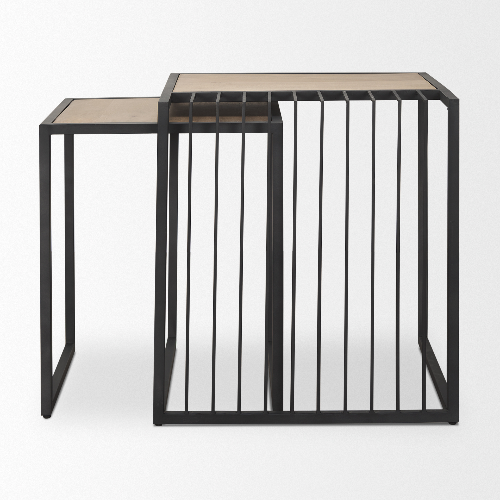Mercana - Miles End Table in Black, Metal