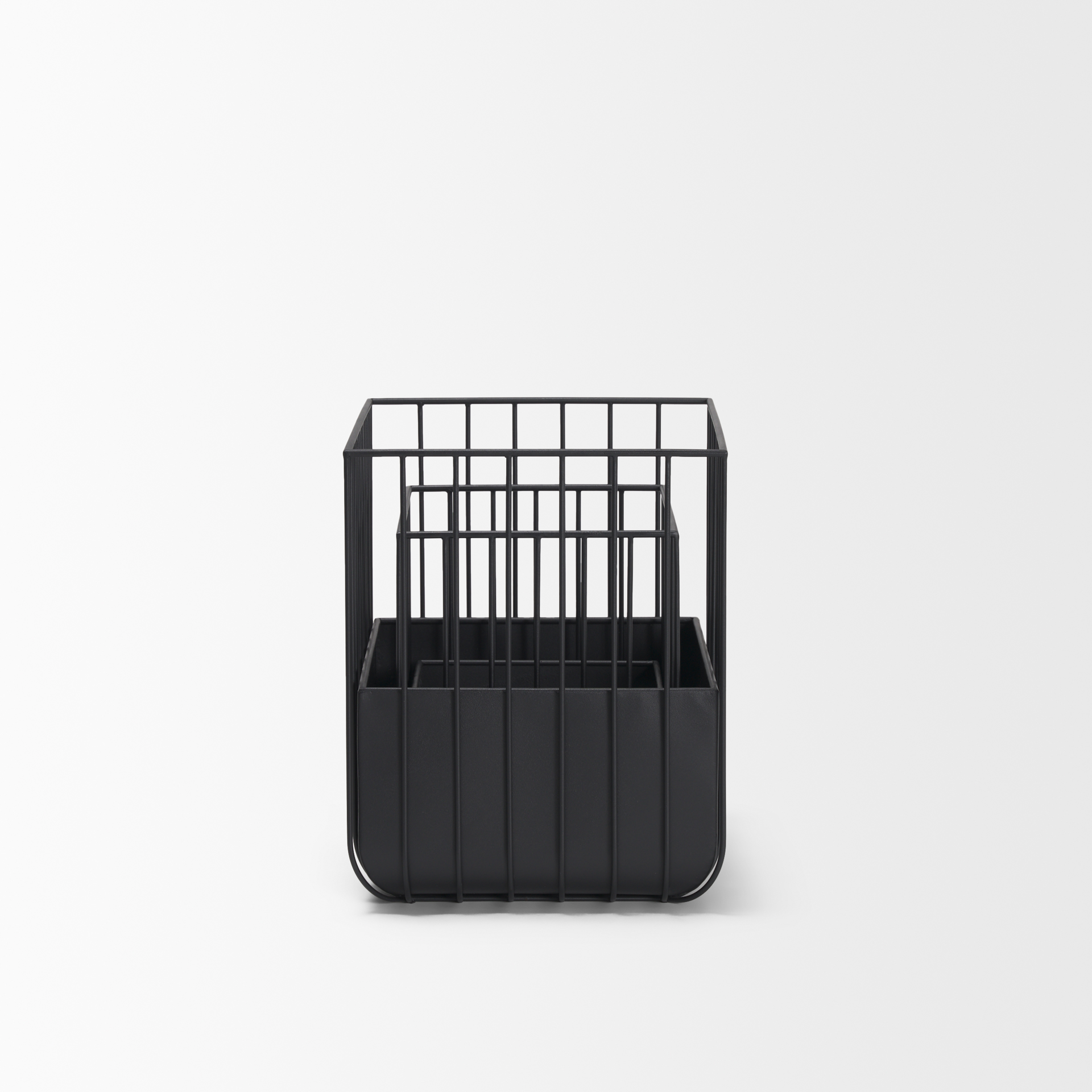 Mercana - Verna Planters in Black, Metal