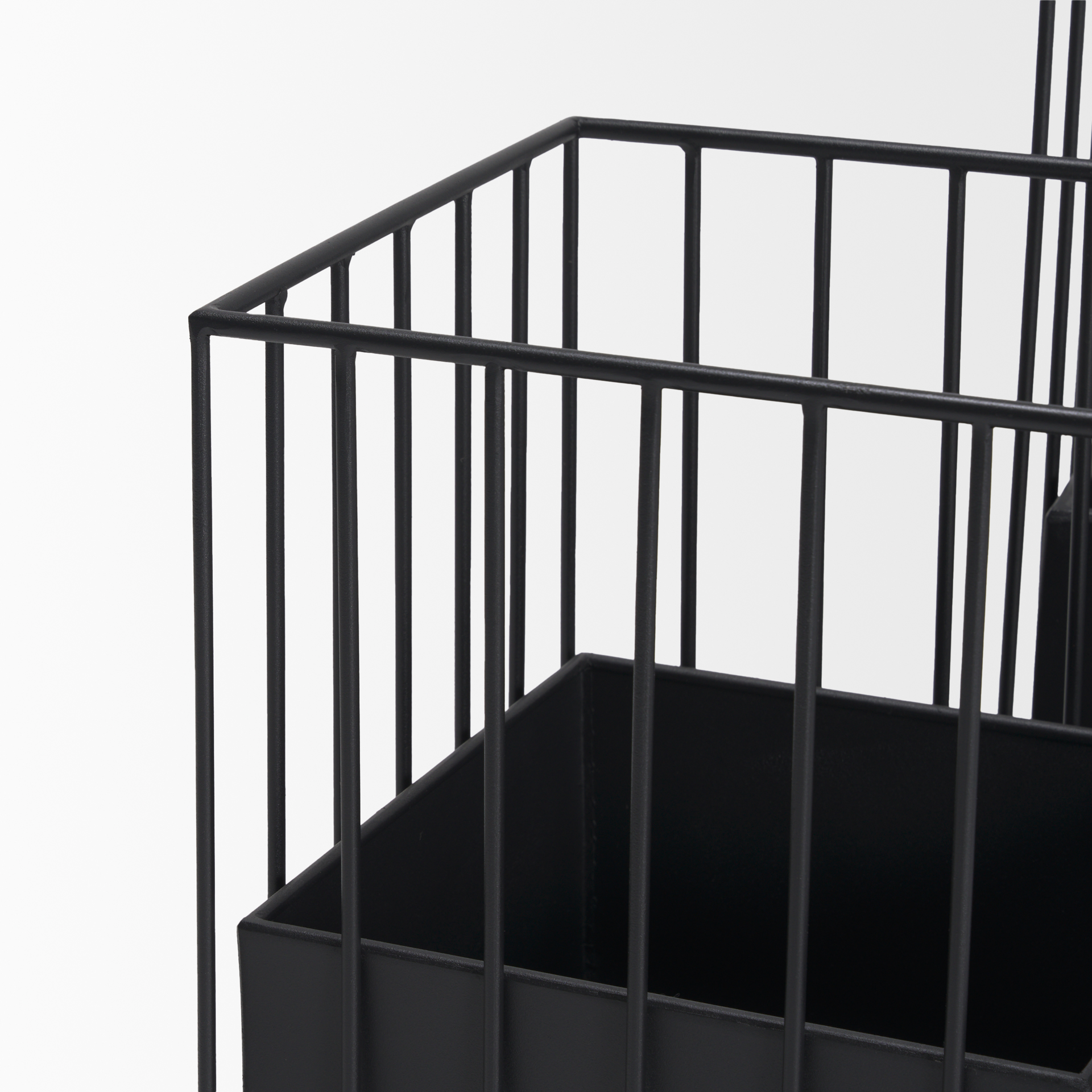 Mercana - Verna Planters in Black, Metal