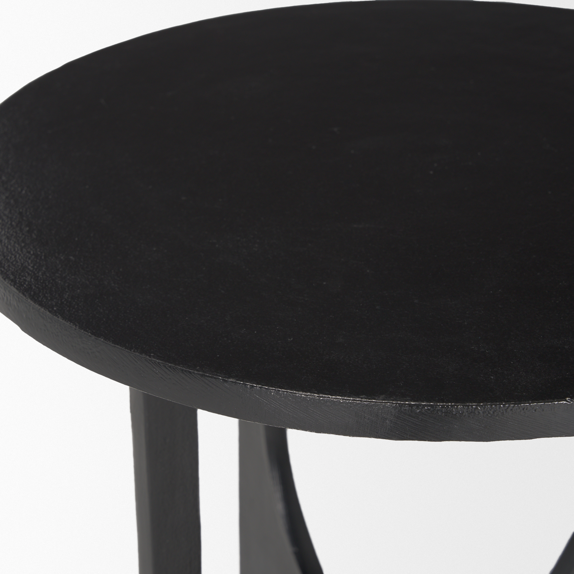 Mercana - Sobi Accent Table in Black, Metal