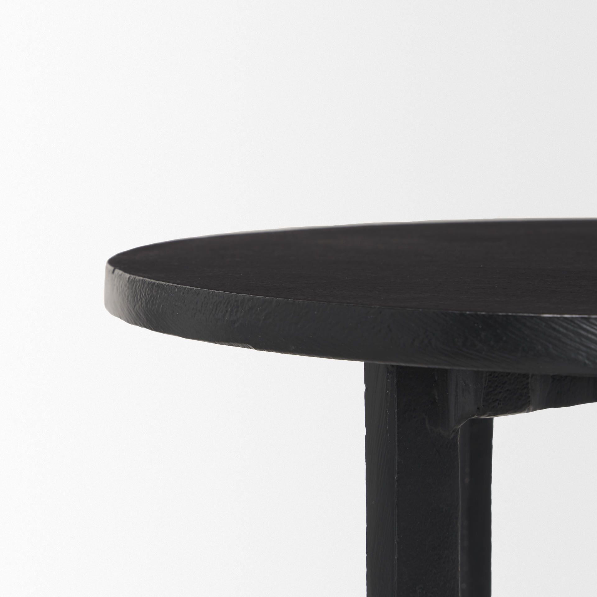 Mercana - Sobi Accent Table in Black, Metal