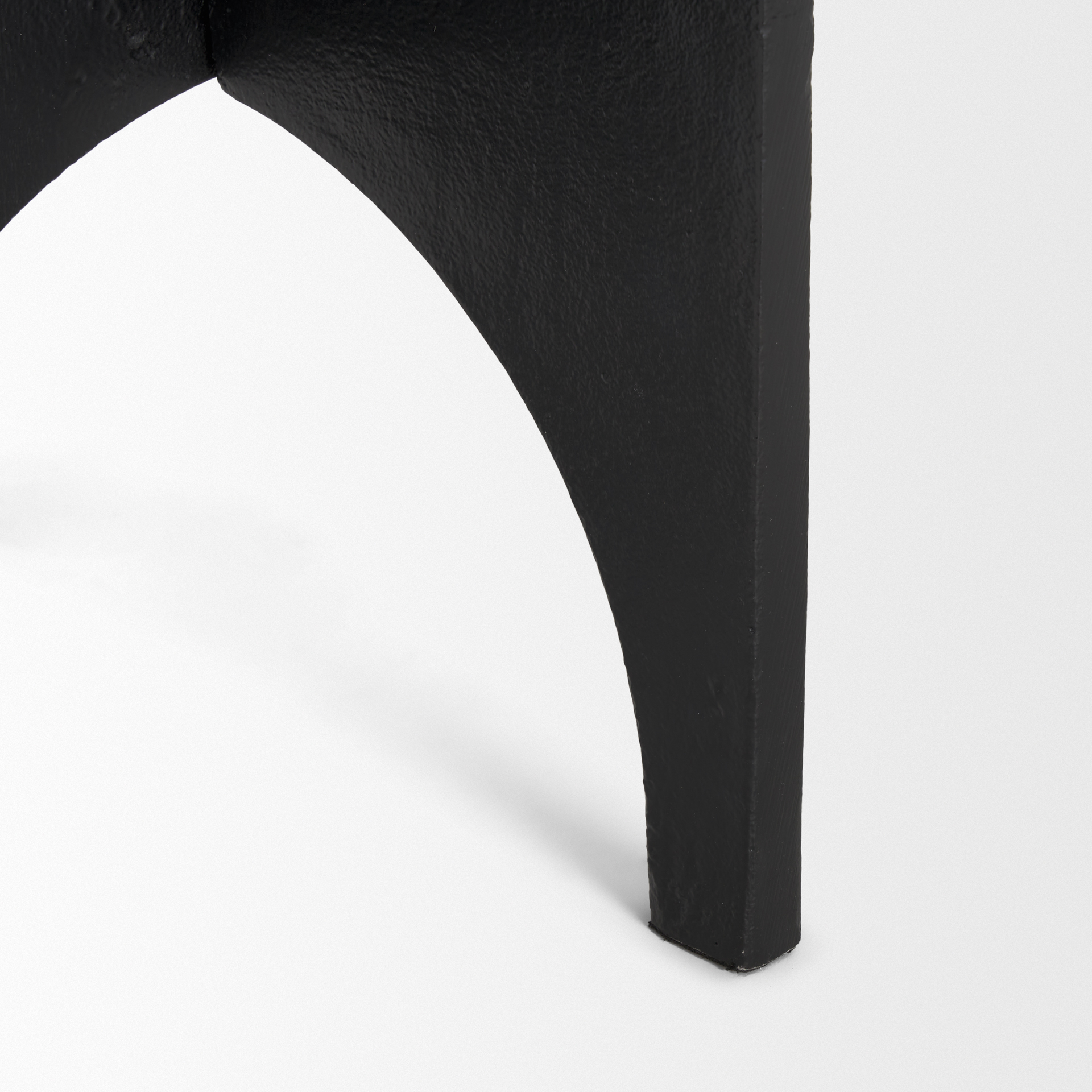 Mercana - Sobi Accent Table in Black, Metal