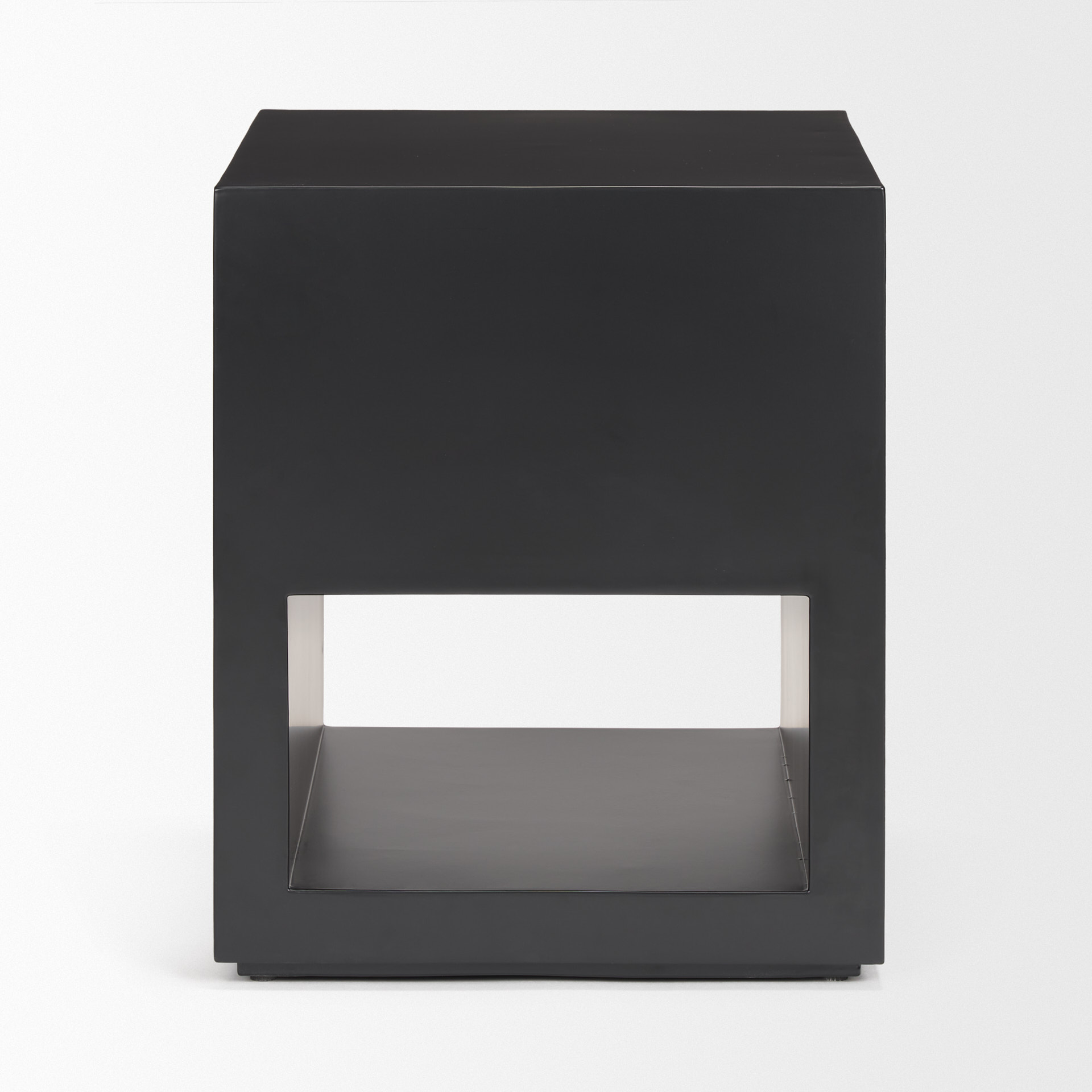 Mercana - Vondra Accent Table in Black, Metal