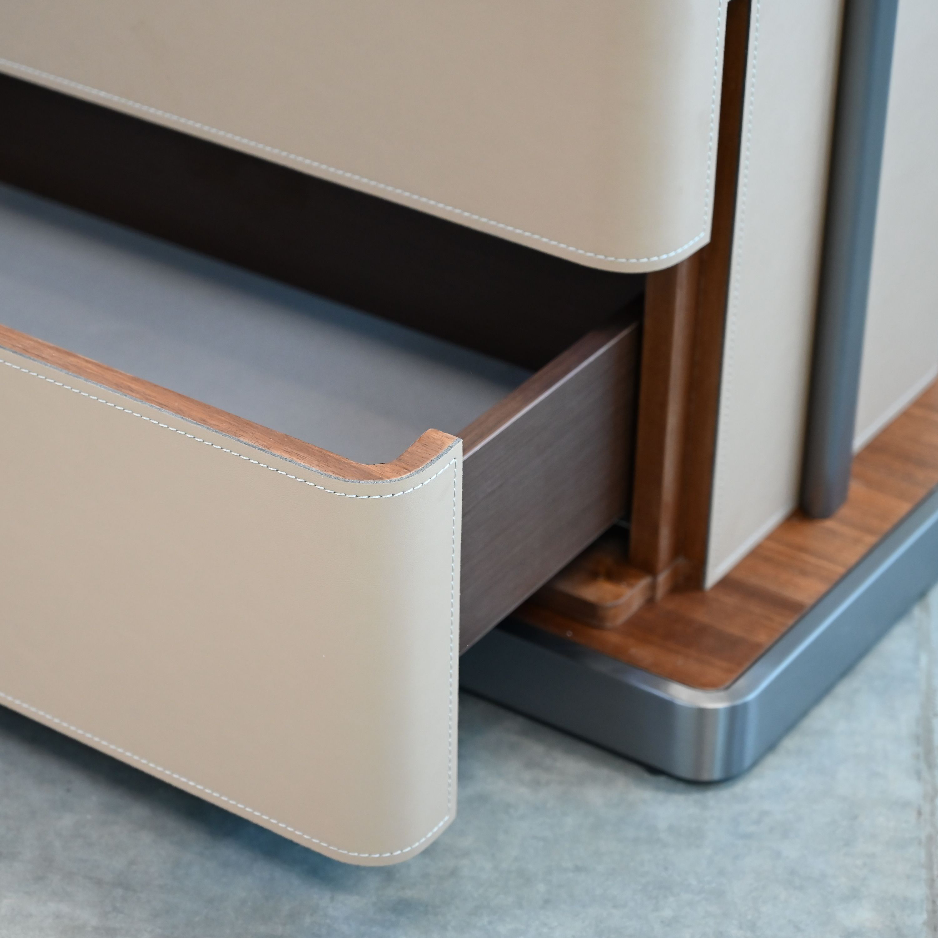 Mobital - Valet Hallway Coat Rack 2-Drawer in Brandy
