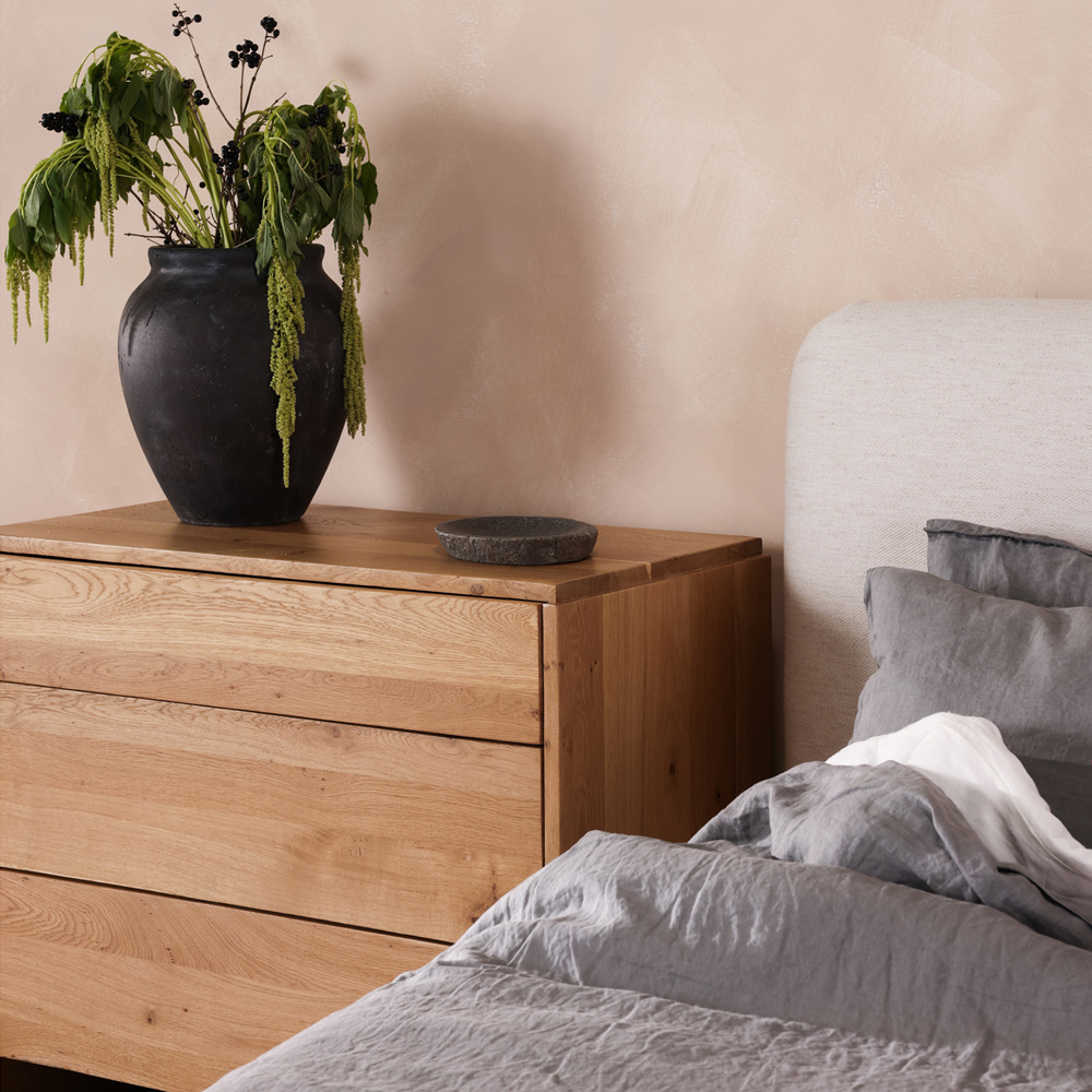 Moe's Samara Bed - Cottage Linen, King