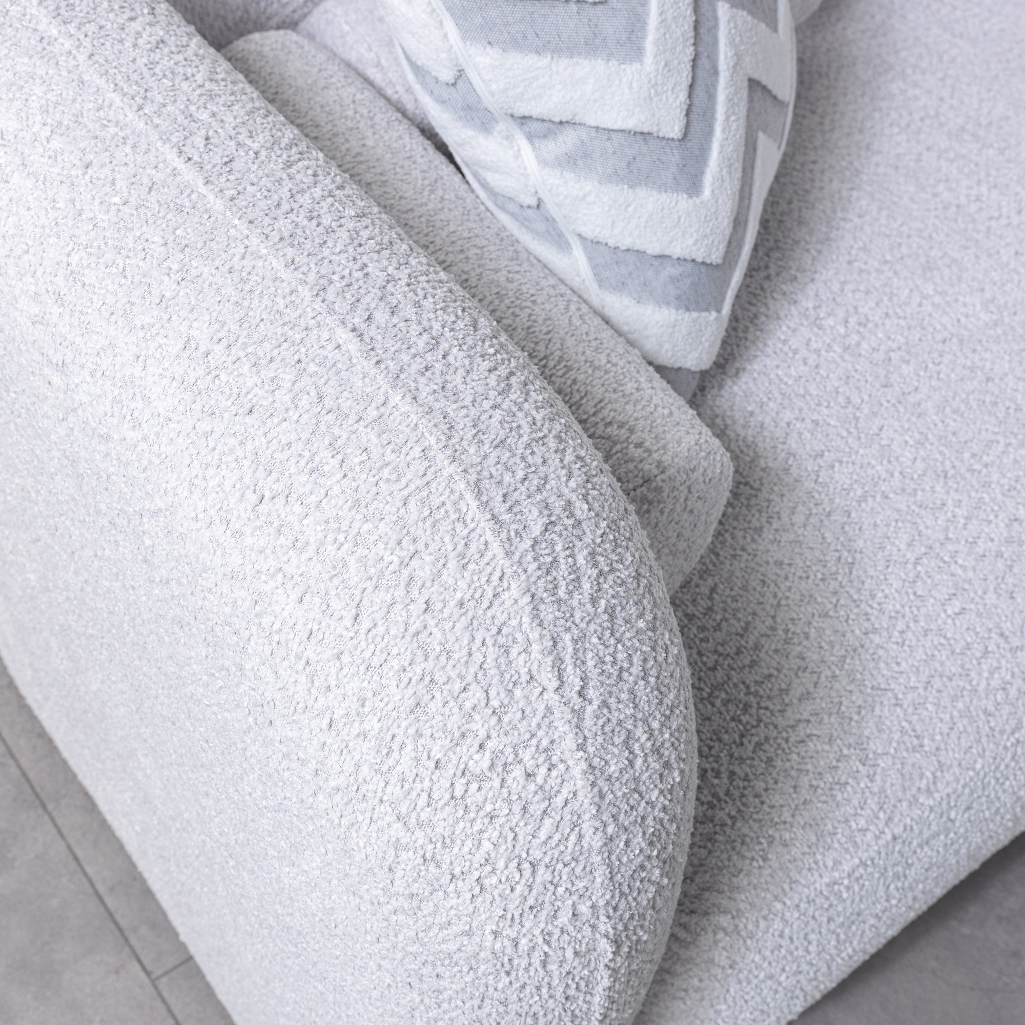 Nova - Liva Gray Boucle RAF 110" Sectional