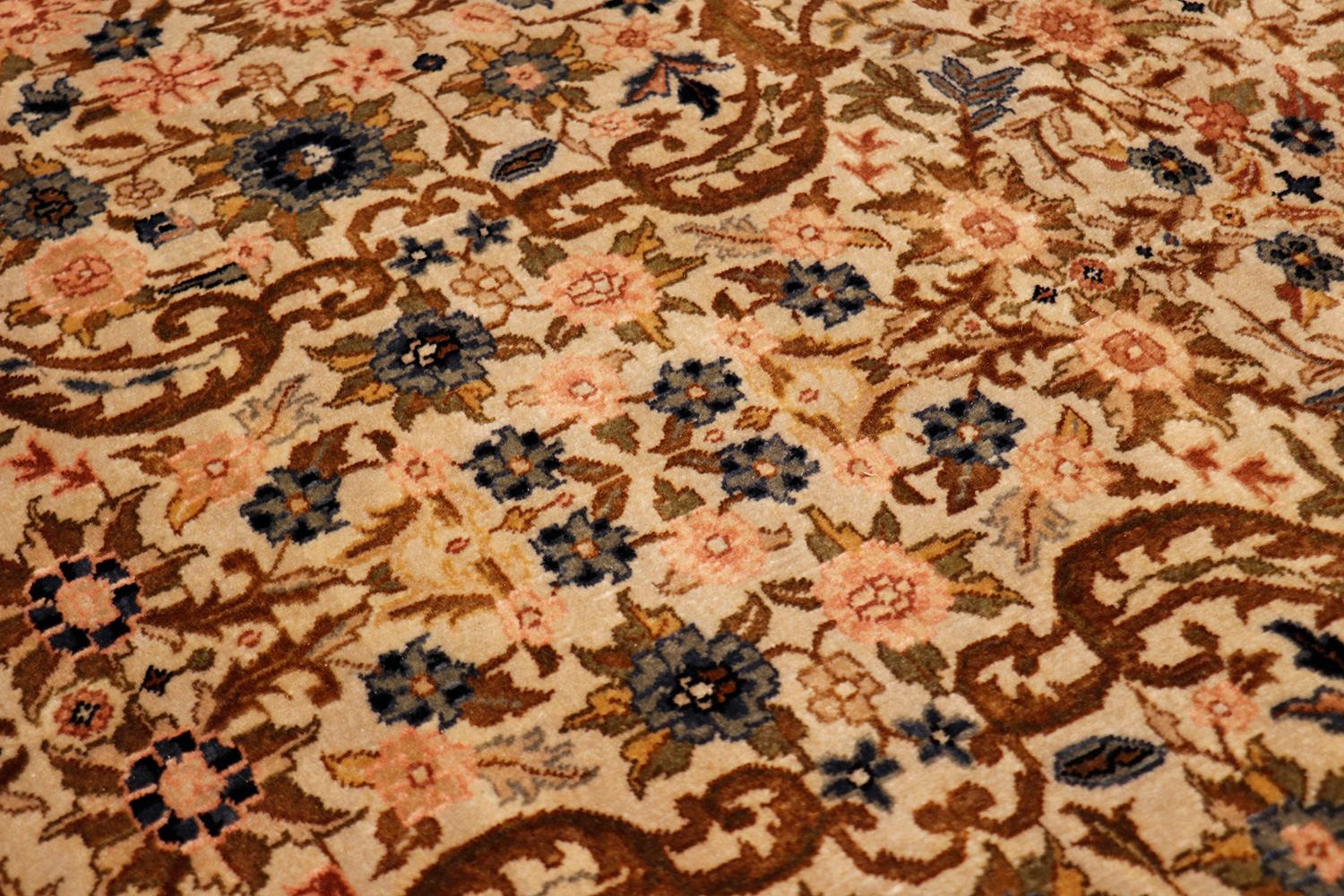 Pasargad - Lavar Collection Hand-Knotted Lamb's Wool Area Rug 165'' x 184'' (026288)
