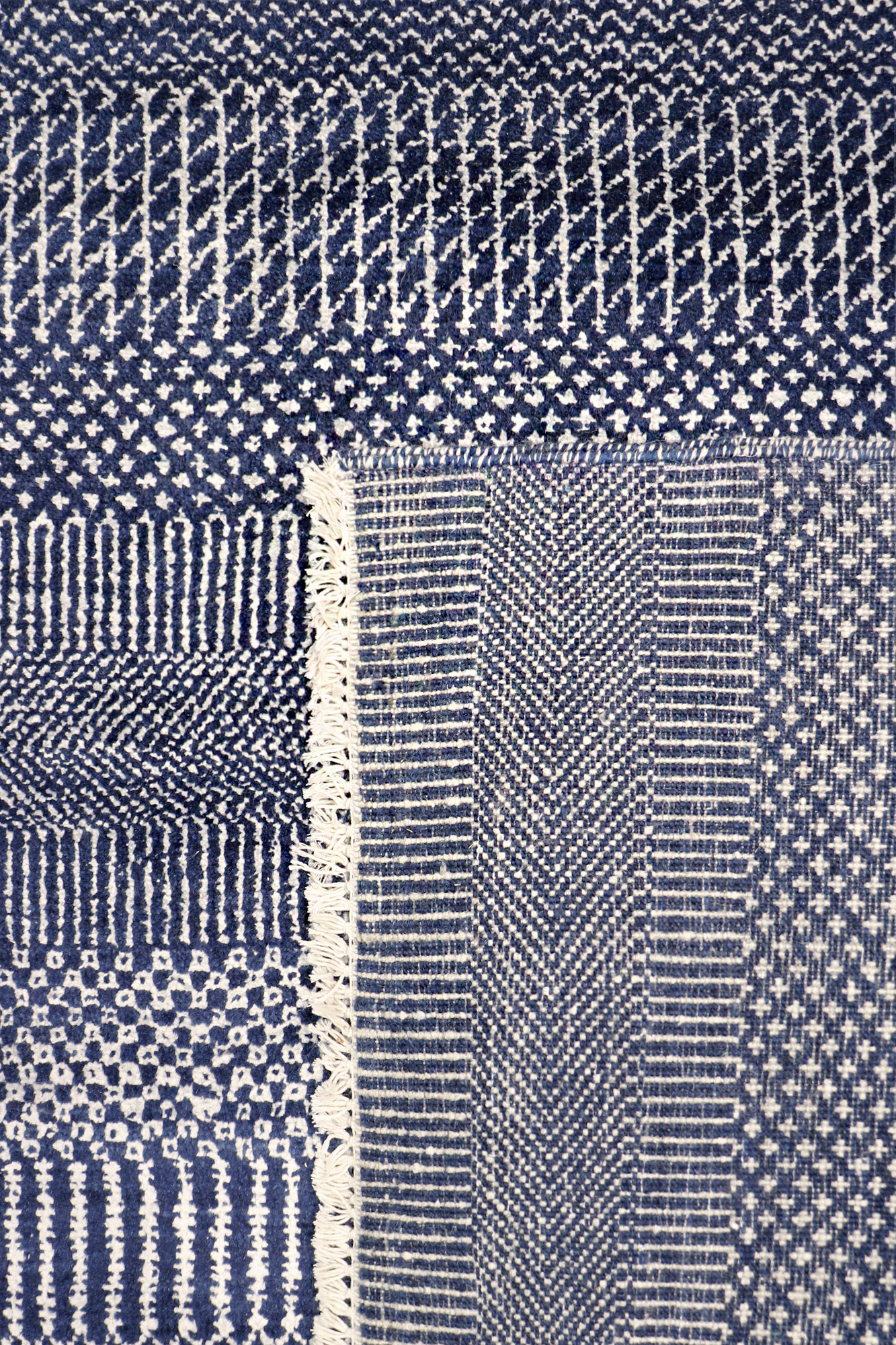 Pasargad Transitiona Collection Fine Bamboo Silk/Wool Area Rug - Navy, 70" x 114" (GRASS-NVY 6x10)