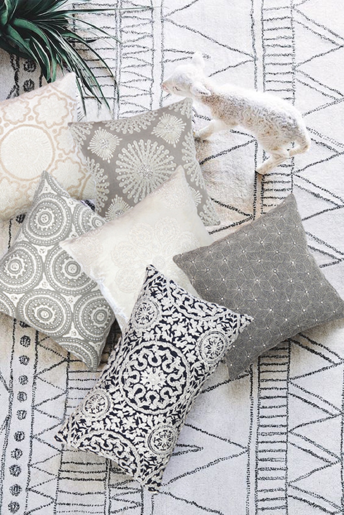 Pasargad - Naples Rectangular Pattern 2 Pillow in Gray/Ivory, Cotton/Bamboo Silk