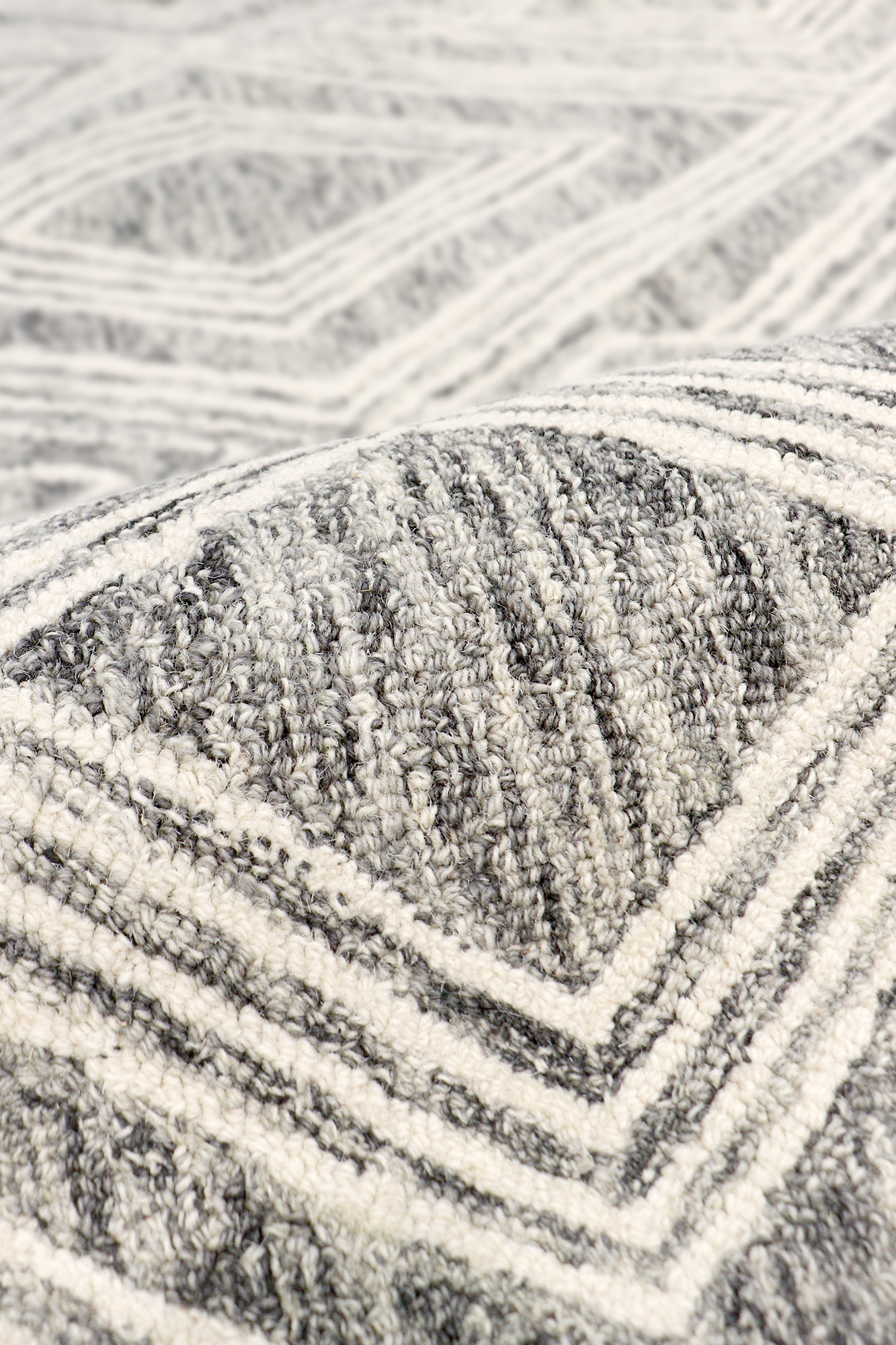 Pasargad Modern Collection Hand-Tufted Bamboo Silk/Wool Area Rug - Silver/Ivory, 96" x 96" (plt-1624rnd 8)