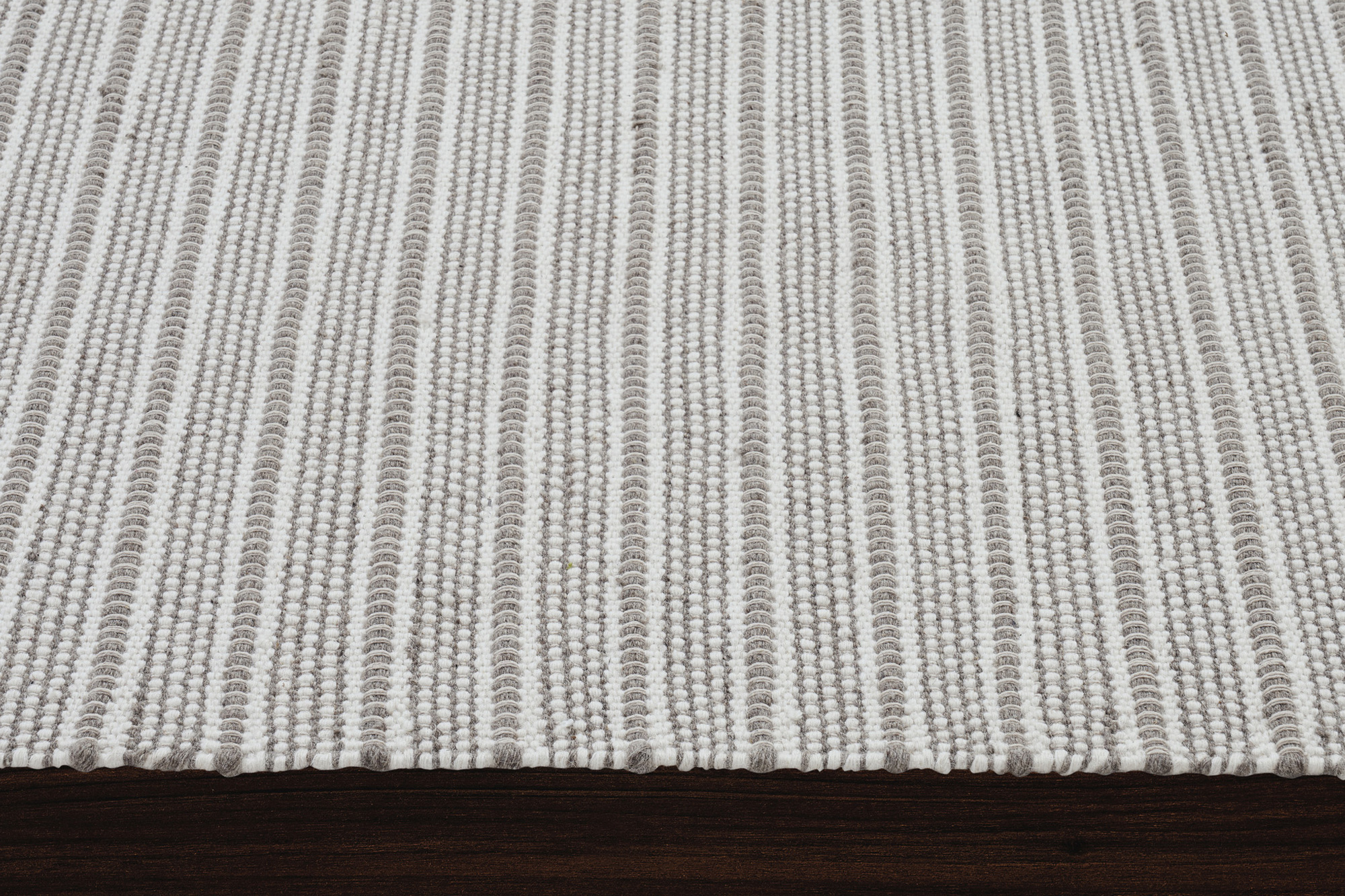 Renwil Orria Rug - Ivory/Gray, 2" X 3,3"