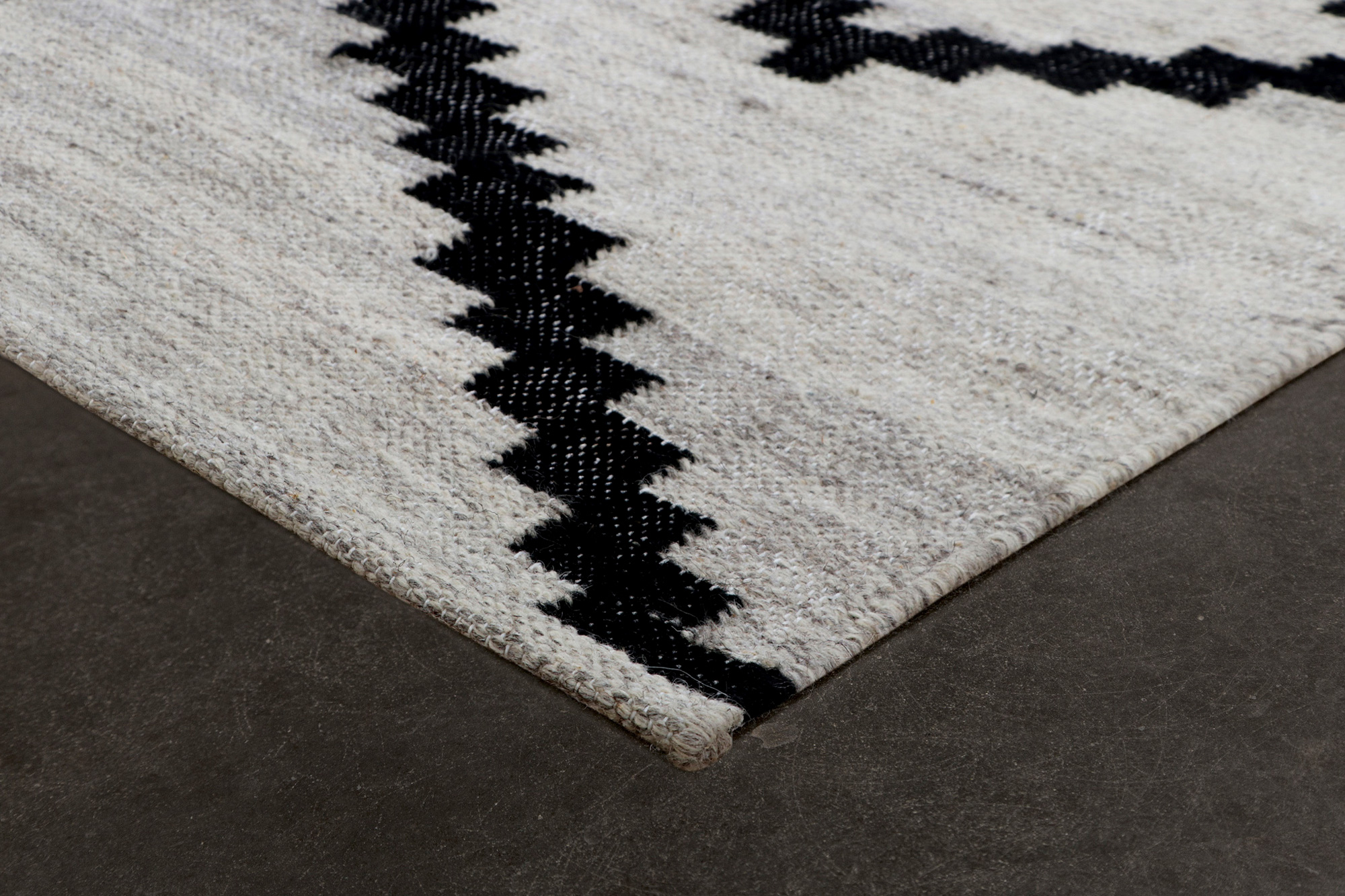 Renwil Zaatar Rug - Beige/Black, 3" x 4"